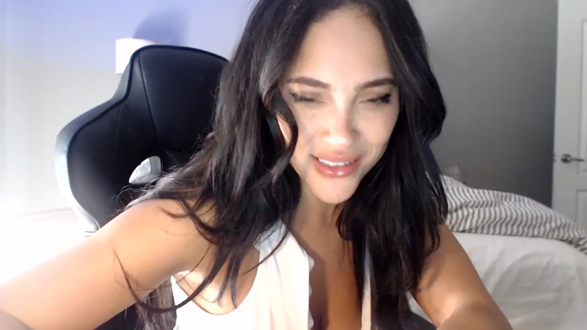 Gallery image thumbnail from justagirl_'s myfreecams stream on, 05/28/2025, 23:56 image 12 of 20