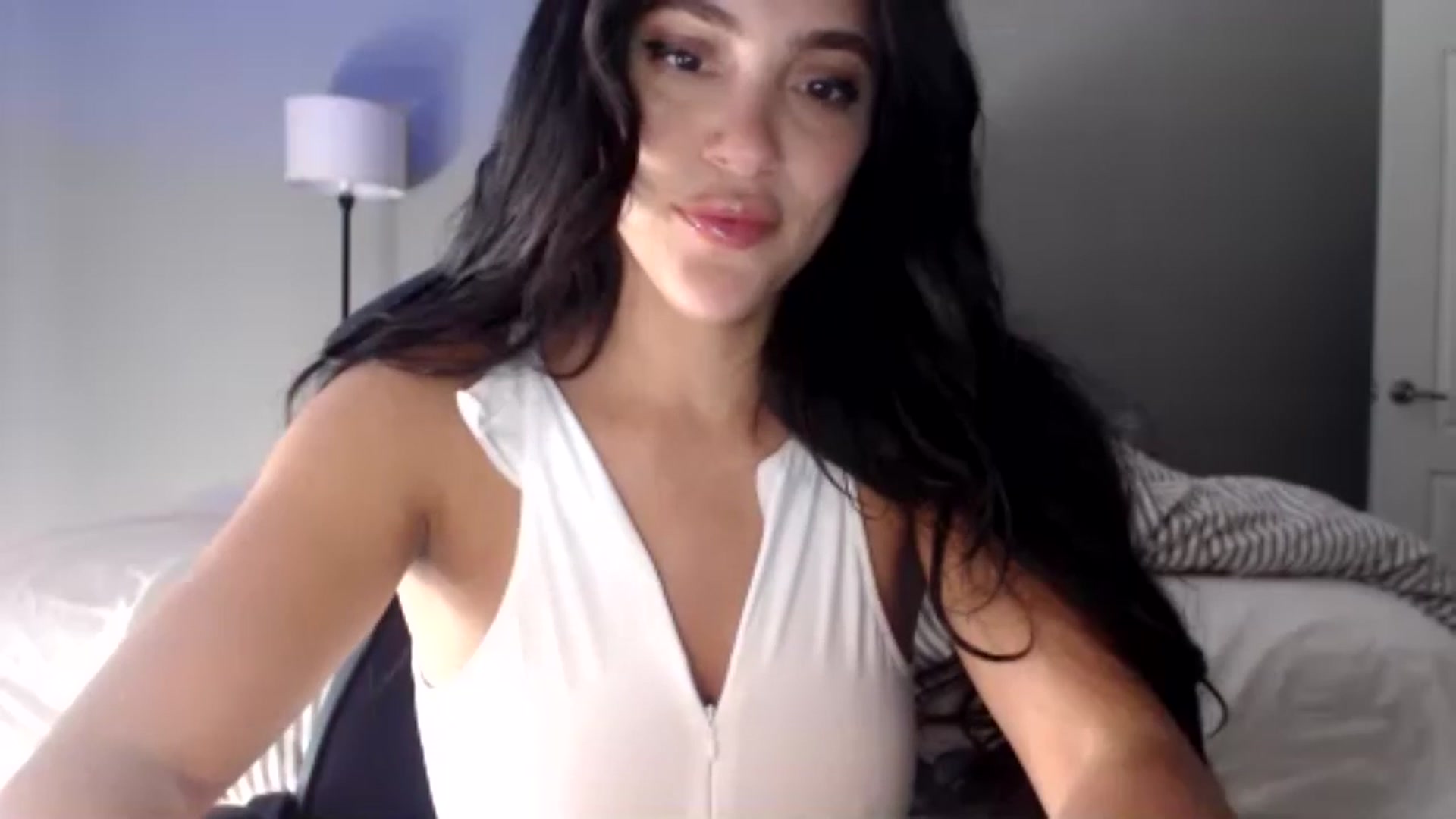 Gallery image thumbnail from justagirl_'s myfreecams stream on, 05/28/2025, 23:56 image 5 of 20