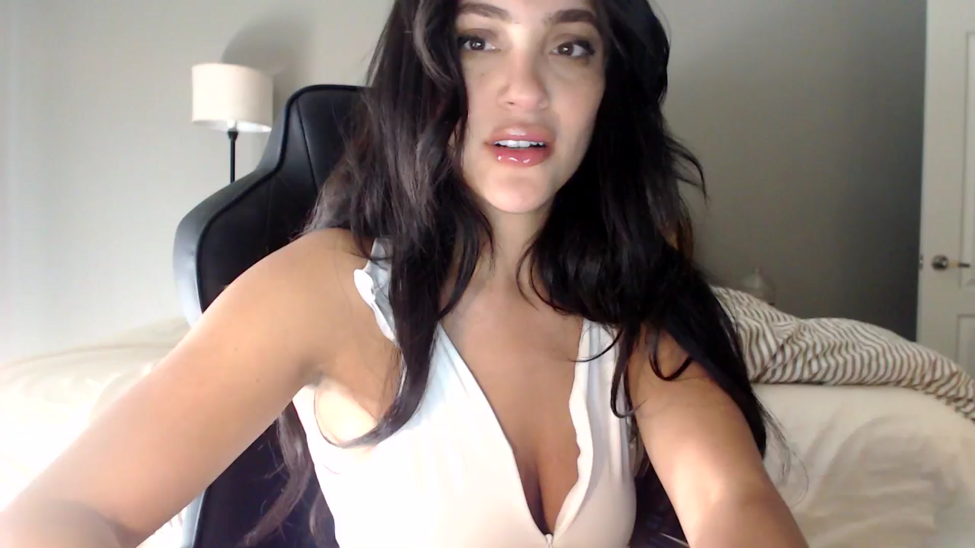 Gallery image thumbnail from justagirl_'s myfreecams stream on, 05/28/2025, 23:56 image 1 of 20