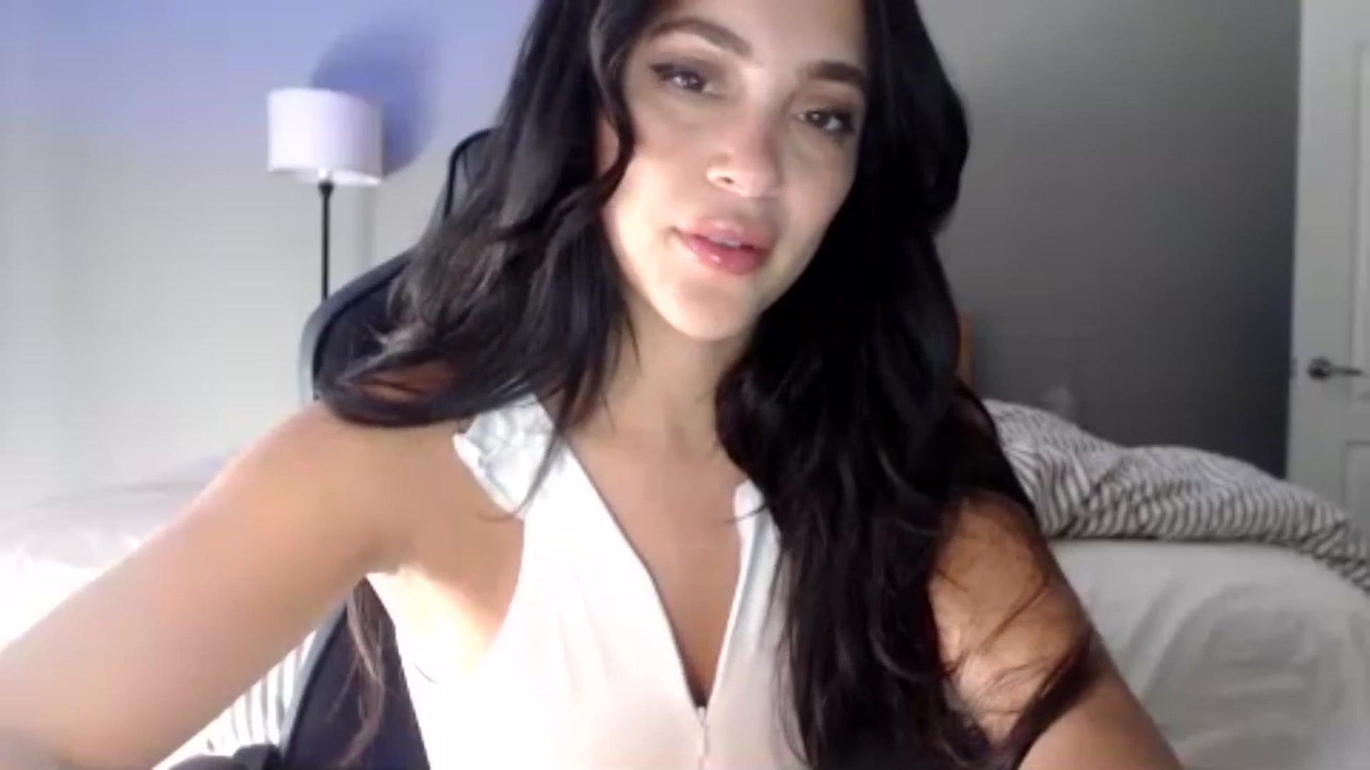 Gallery image thumbnail from justagirl_'s myfreecams stream on, 05/28/2025, 23:56 image 6 of 20