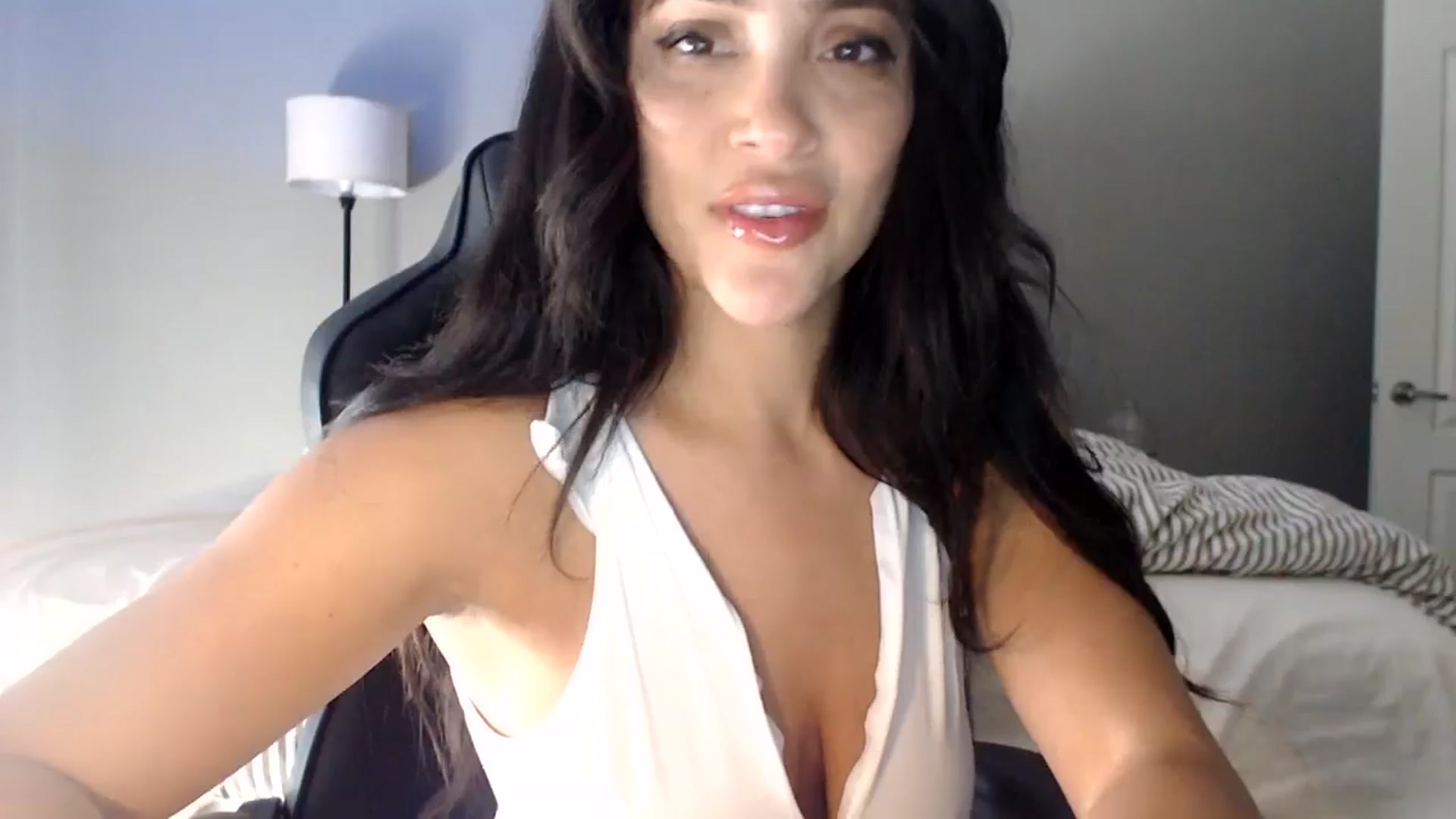 Gallery image thumbnail from justagirl_'s myfreecams stream on, 05/28/2025, 23:56 image 2 of 20
