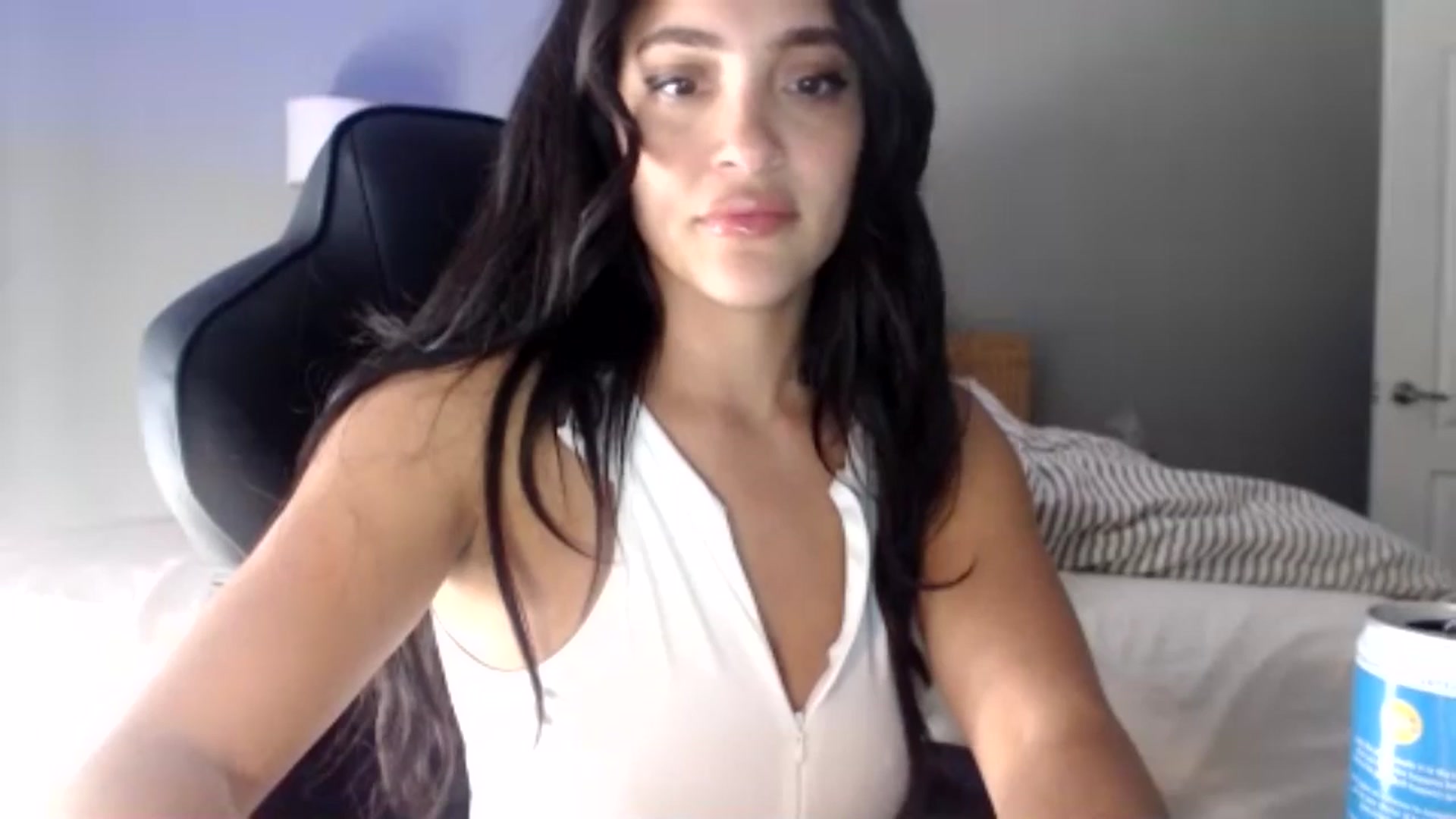 Gallery image thumbnail from justagirl_'s myfreecams stream on, 05/28/2025, 23:56 image 14 of 20