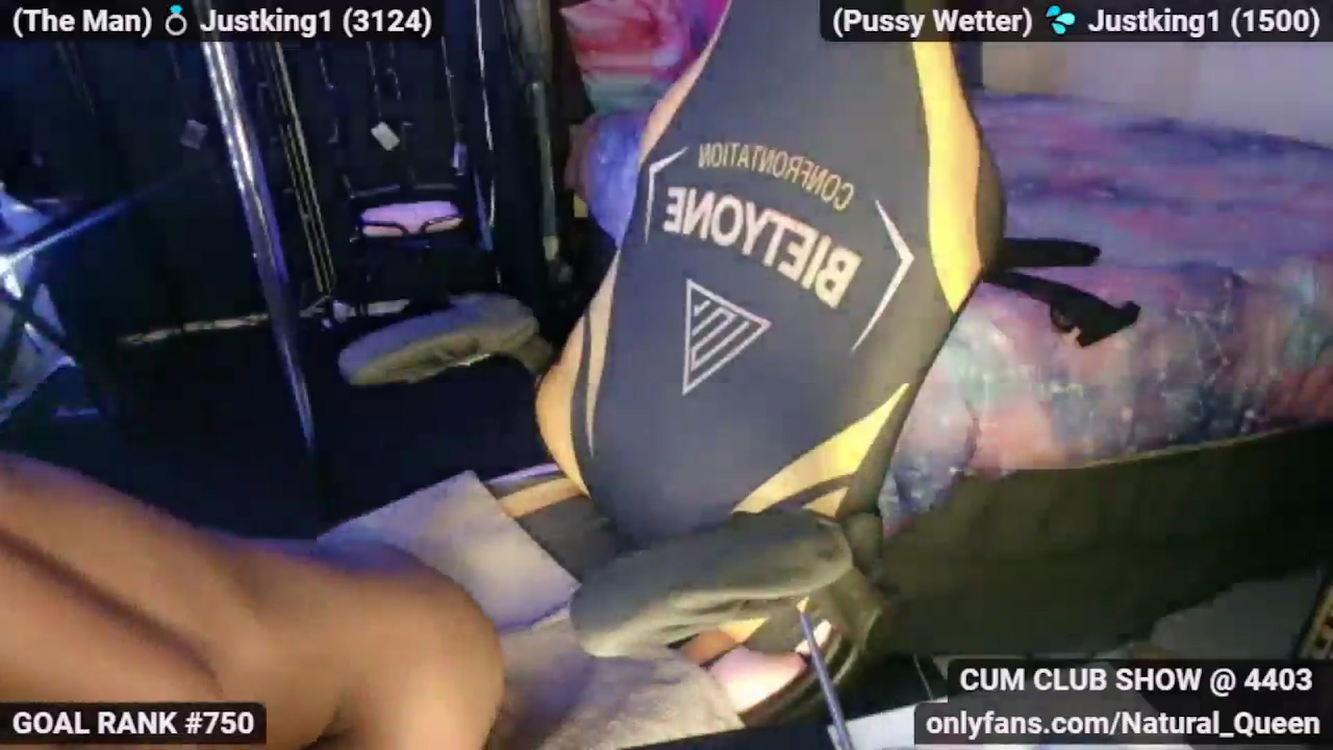 Gallery image thumbnail from justkingqueen's myfreecams stream on, 06/06/2024, 09:21 image 17 of 20