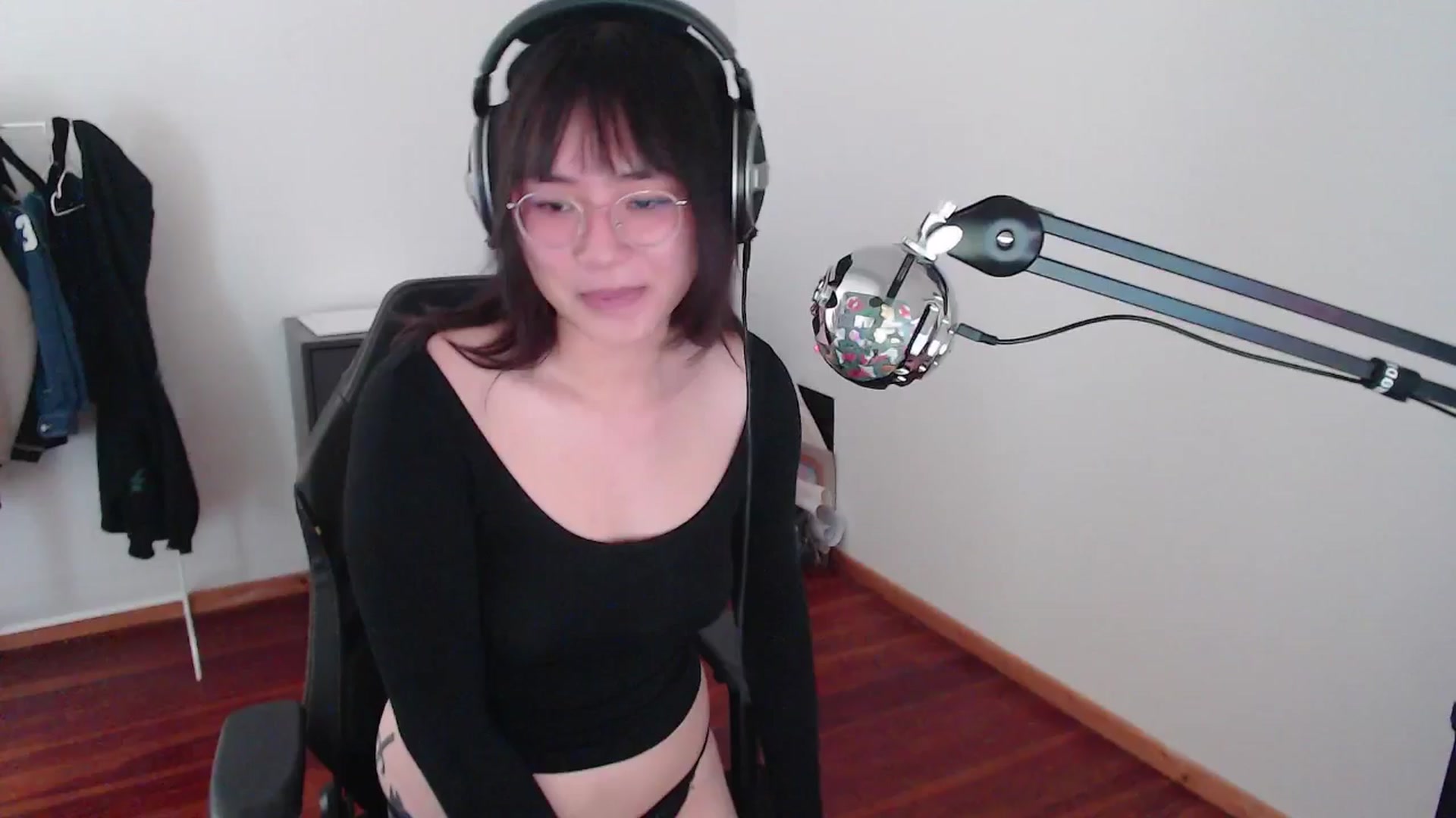 Gallery image thumbnail from k3r4i's myfreecams stream on, 07/15/2024, 14:37 image 16 of 20