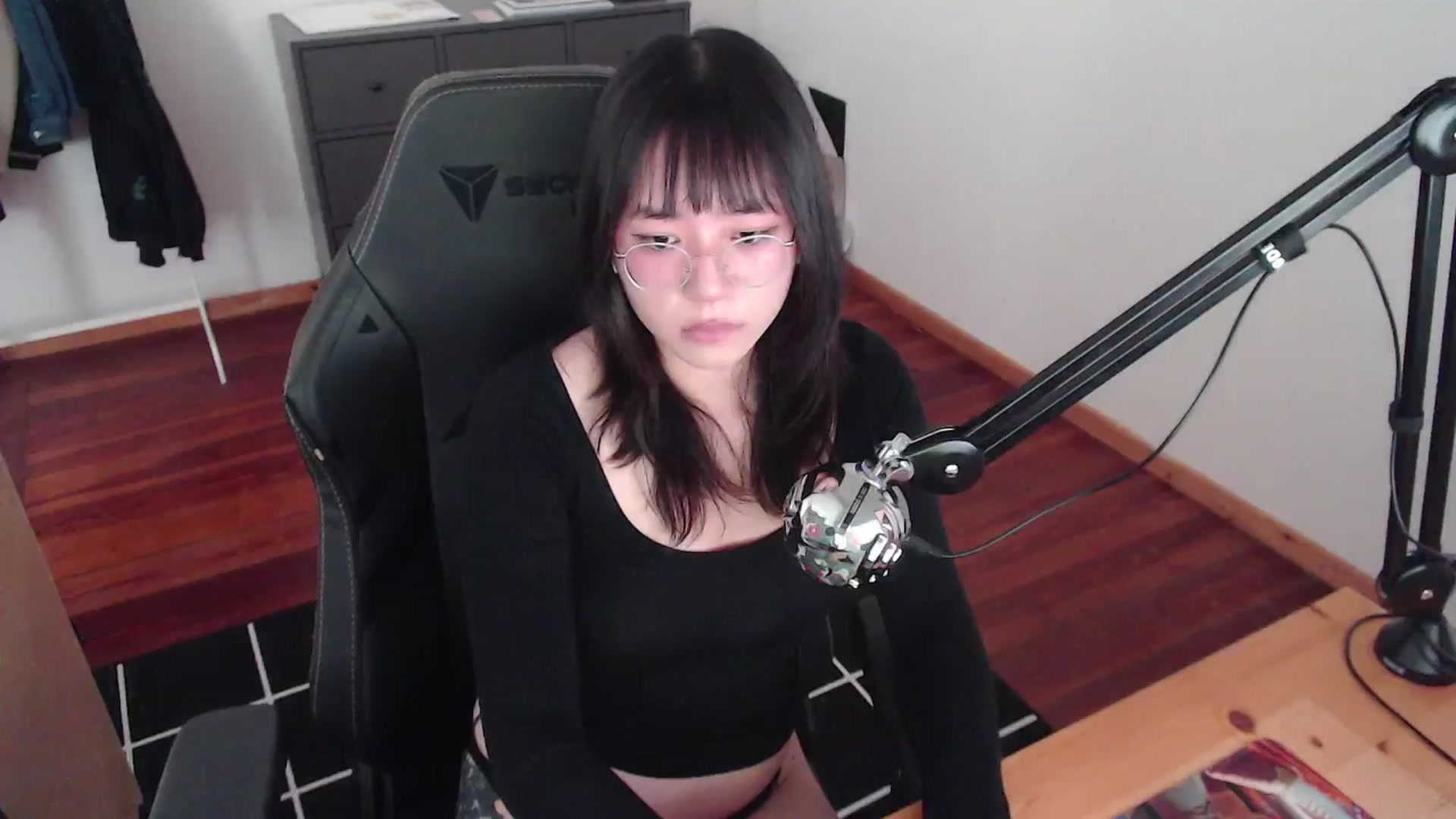 Gallery image thumbnail from k3r4i's myfreecams stream on, 07/15/2024, 14:37 image 2 of 20