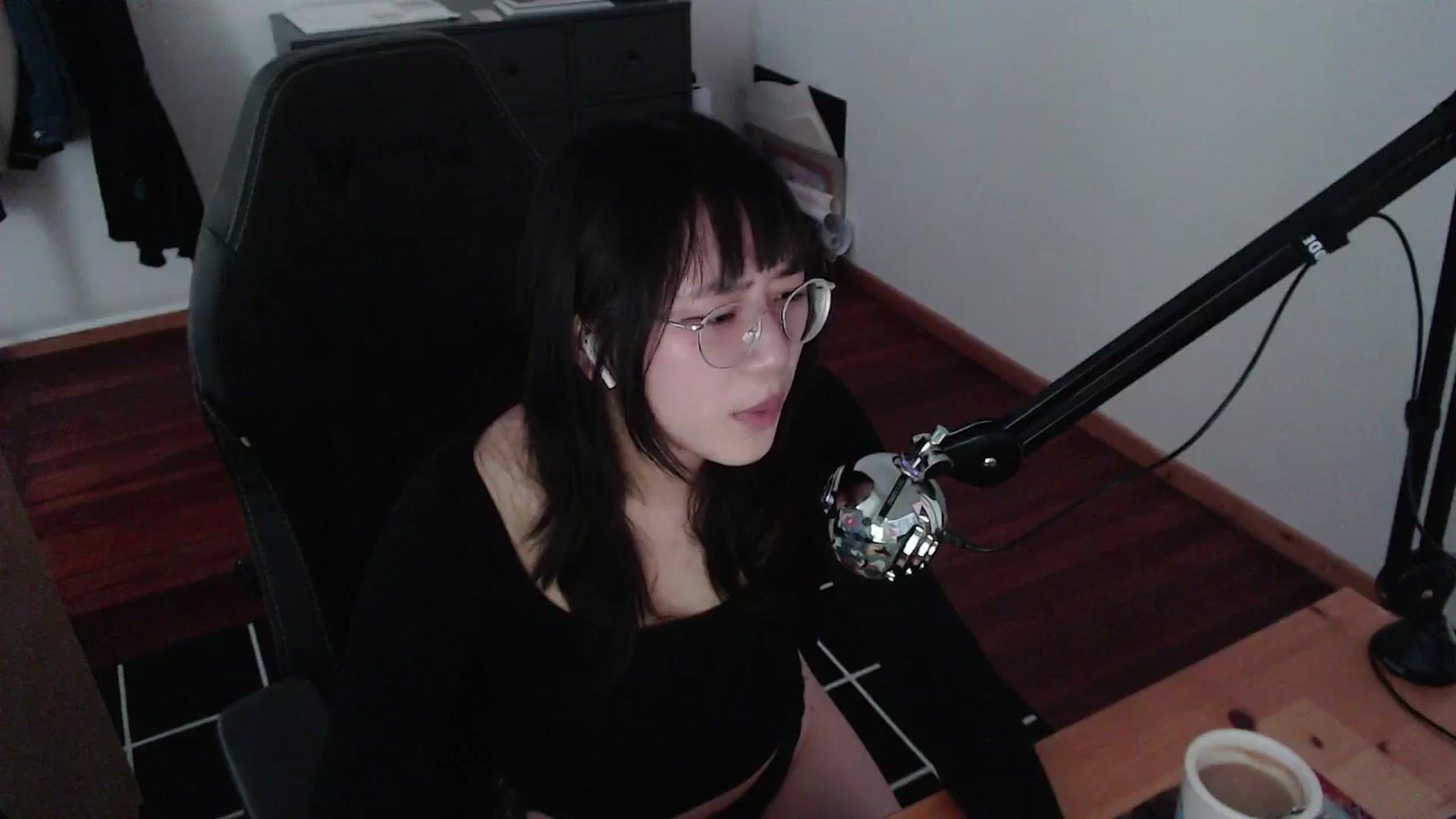 Gallery image thumbnail from k3r4i's myfreecams stream on, 07/15/2024, 14:37 image 4 of 20