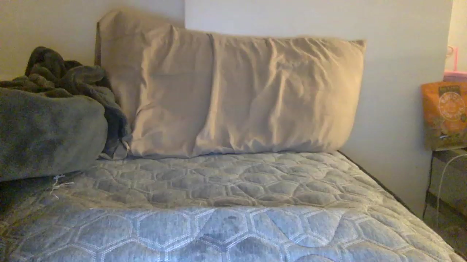 Gallery image thumbnail from kaaate01's myfreecams stream on, 04/10/2023, 06:21 image 4 of 20