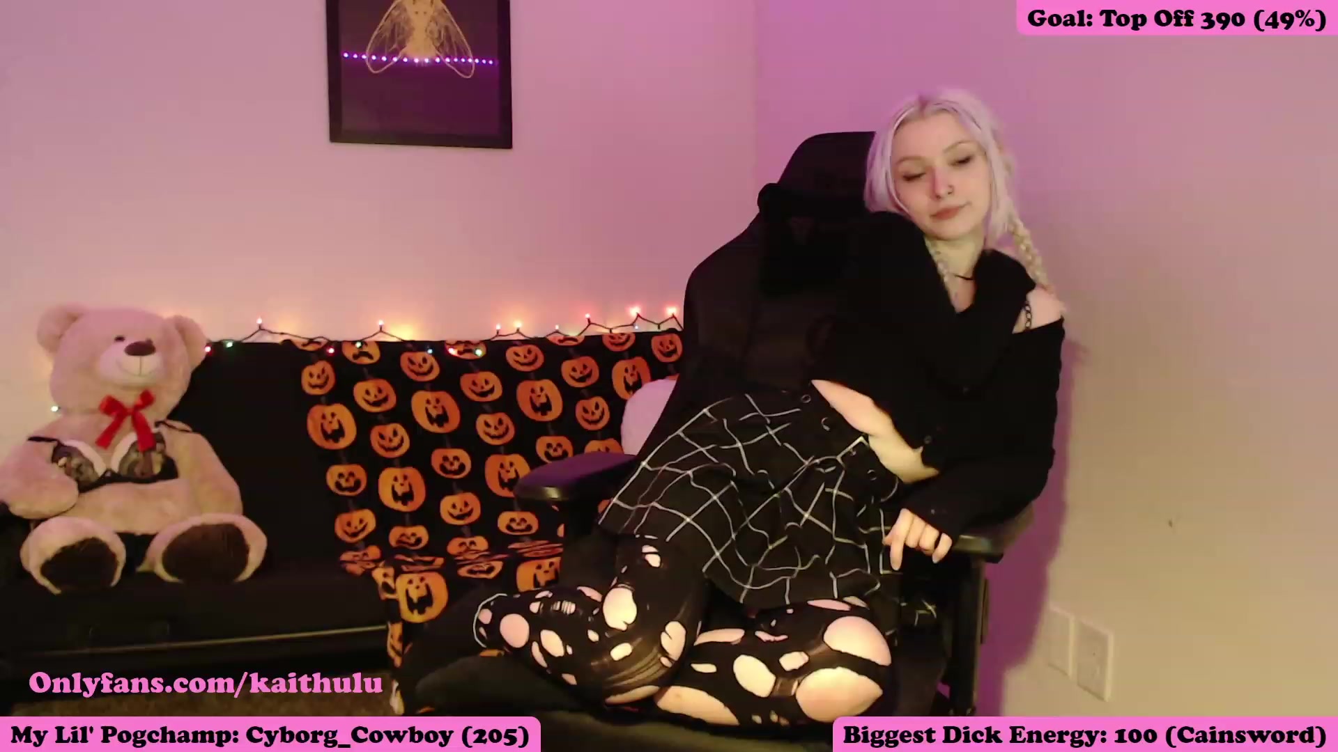 Gallery image thumbnail from kaithulu's myfreecams stream on, 12/18/2022, 08:19 image 3 of 20