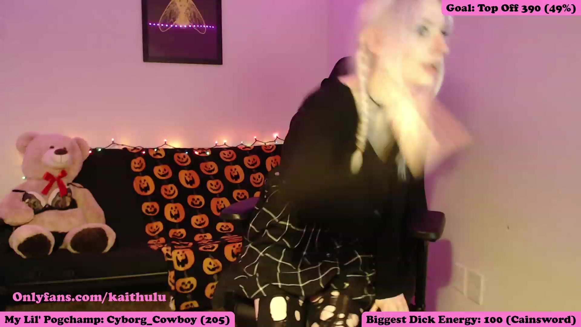 Gallery image thumbnail from kaithulu's myfreecams stream on, 12/18/2022, 08:19 image 2 of 20