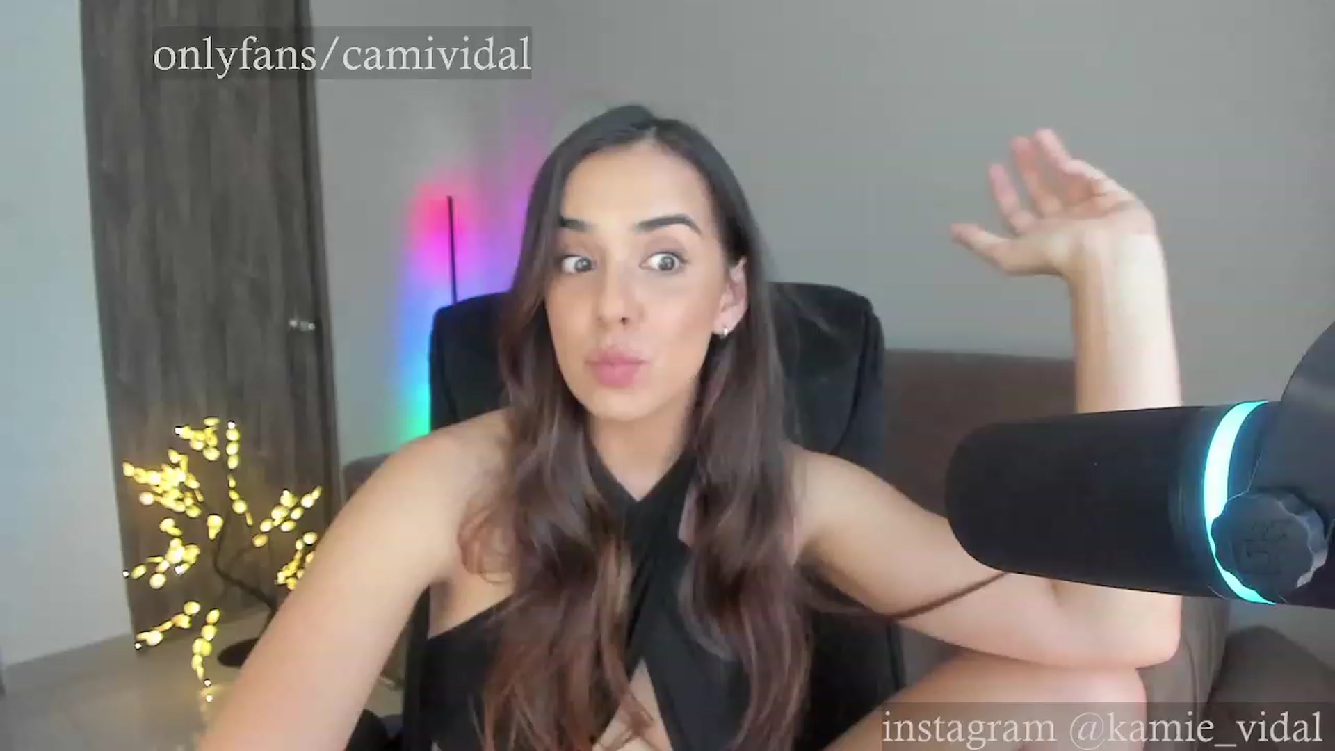 Gallery image thumbnail from kamikiss's myfreecams stream on, 12/12/2023, 22:50 image 2 of 20