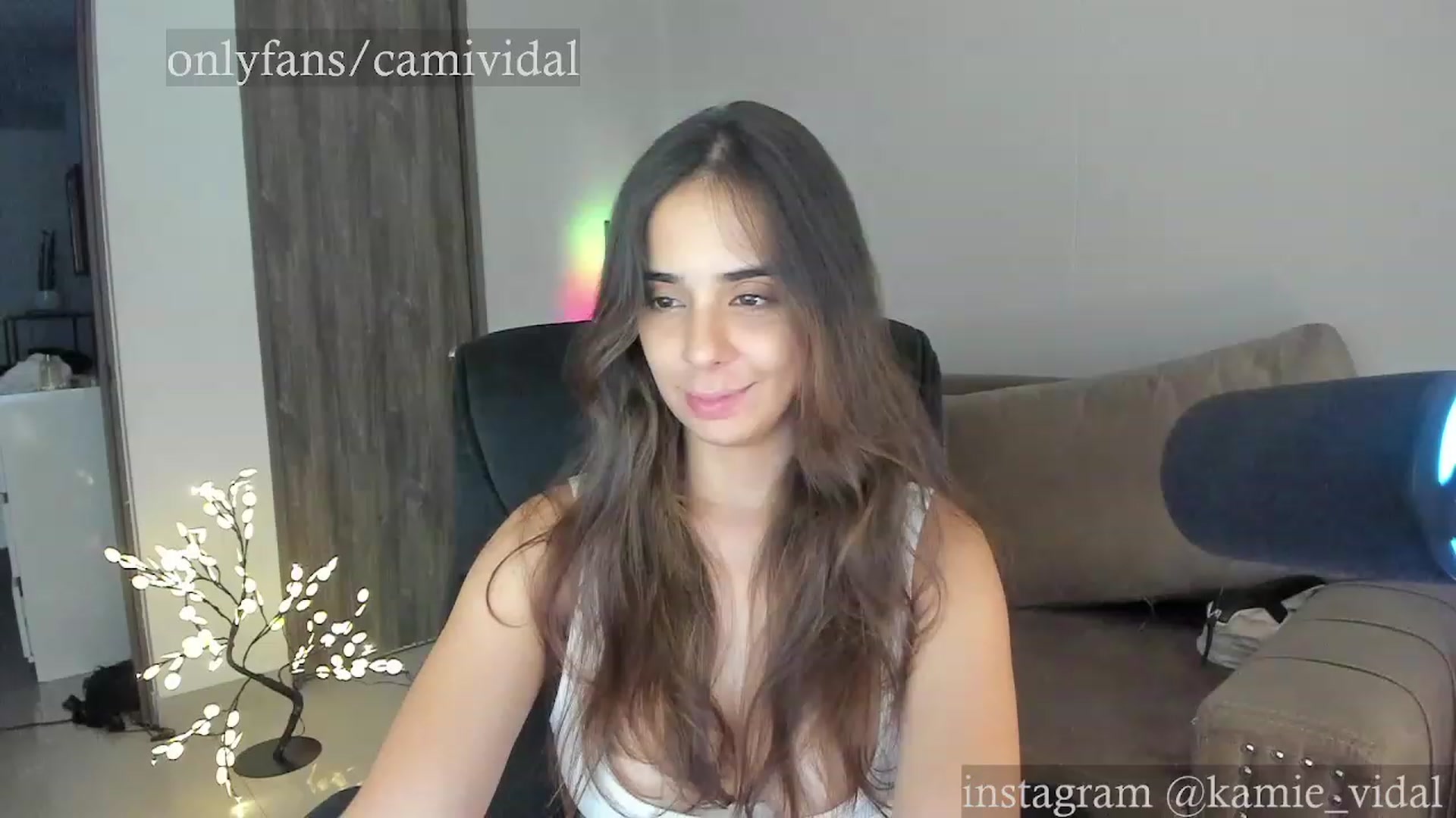 Gallery image thumbnail from kamikiss's myfreecams stream on, 12/13/2023, 23:11 image 11 of 20