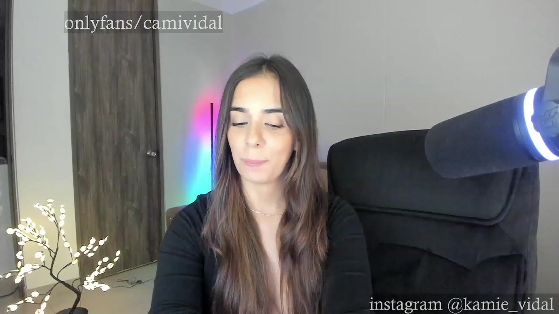 Gallery image thumbnail from kamikiss's myfreecams stream on, 12/16/2023, 24:02 image 6 of 20