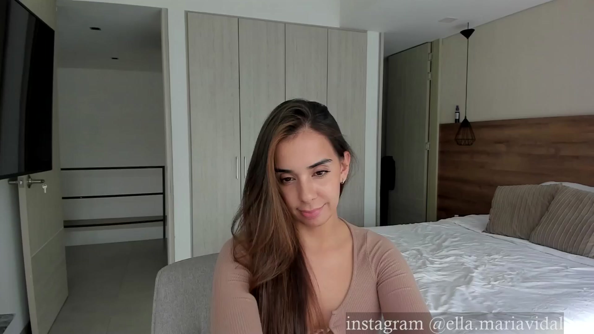 Gallery image thumbnail from kamikiss's myfreecams stream on, 04/02/2024, 16:44 image 7 of 20