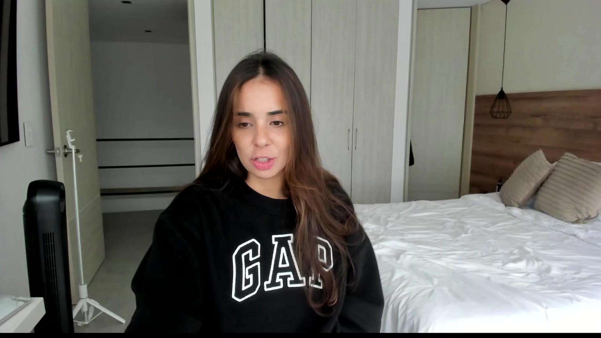 Gallery image thumbnail from kamikiss's myfreecams stream on, 05/04/2024, 18:40 image 9 of 20