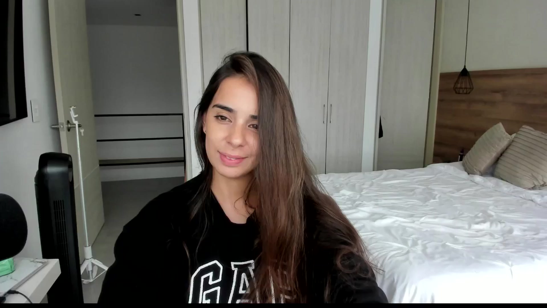 Gallery image thumbnail from kamikiss's myfreecams stream on, 05/04/2024, 18:40 image 19 of 20