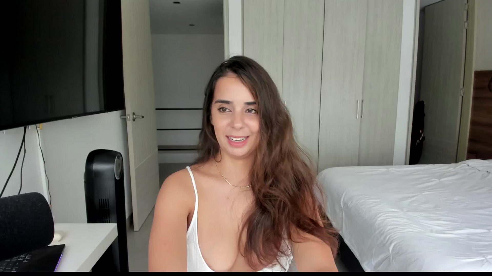 Gallery image thumbnail from kamikiss's myfreecams stream on, 05/28/2024, 21:08 image 4 of 20