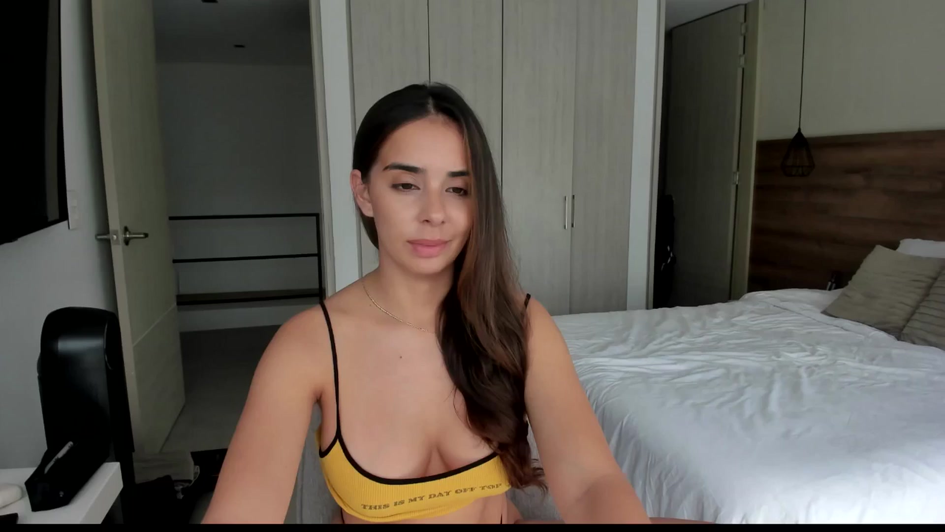 Gallery image thumbnail from kamikiss's myfreecams stream on, 05/29/2024, 17:01 image 17 of 20