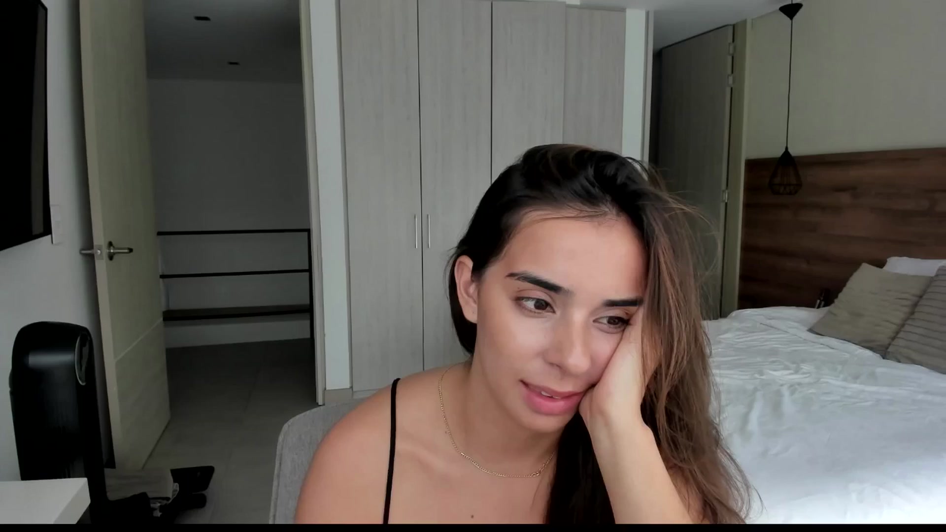 Gallery image thumbnail from kamikiss's myfreecams stream on, 05/29/2024, 17:52 image 15 of 20