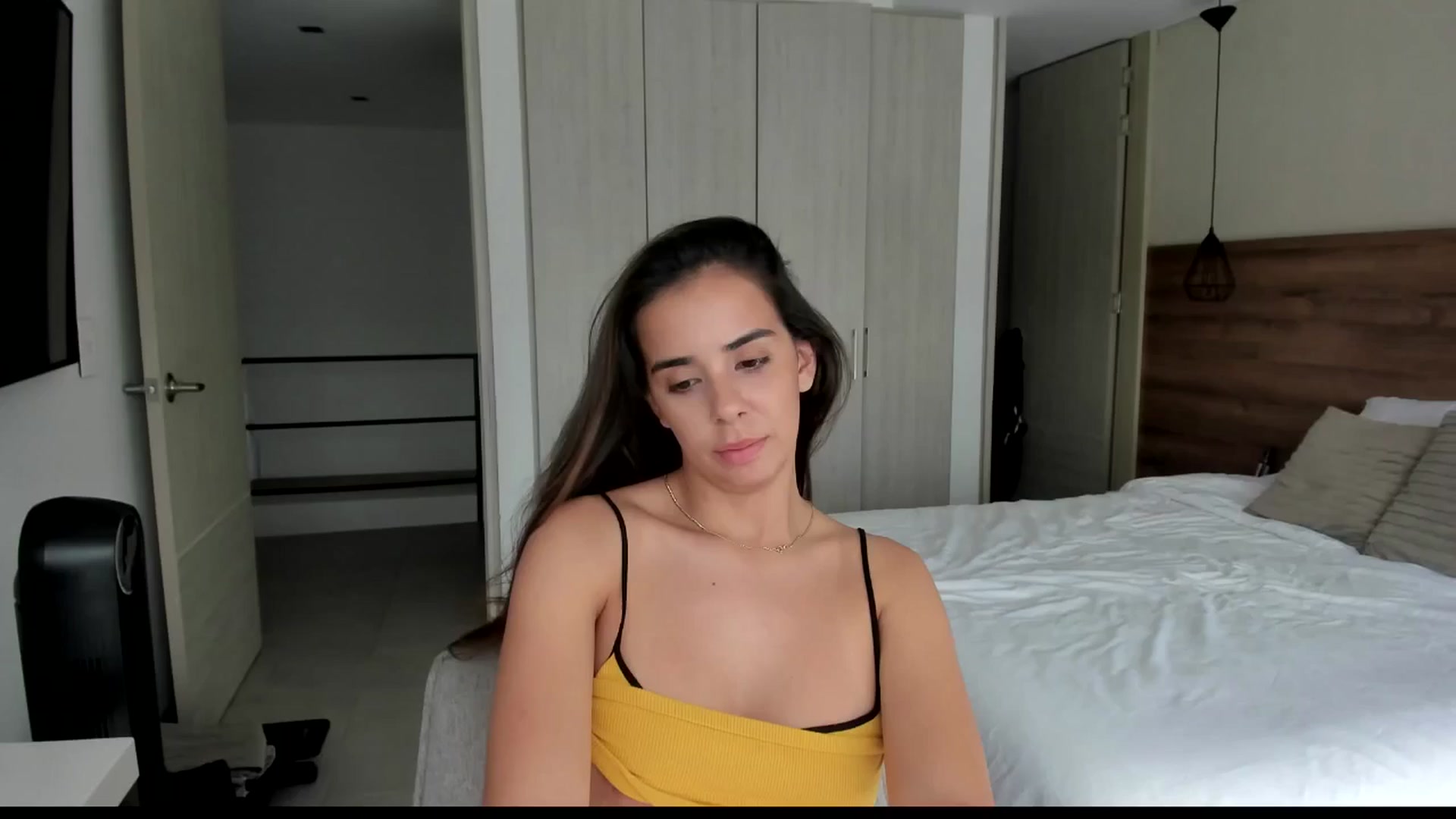 Gallery image thumbnail from kamikiss's myfreecams stream on, 05/29/2024, 17:52 image 12 of 20