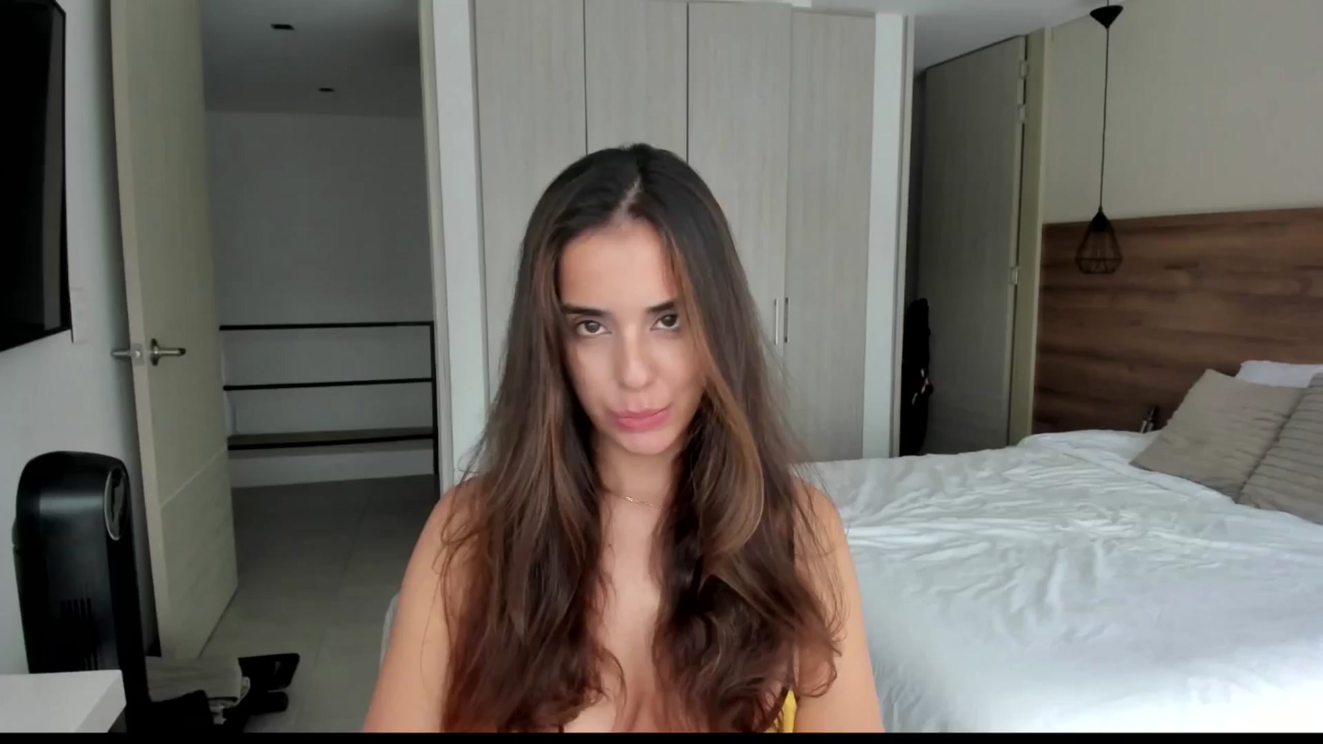 Gallery image thumbnail from kamikiss's myfreecams stream on, 05/29/2024, 17:52 image 11 of 20