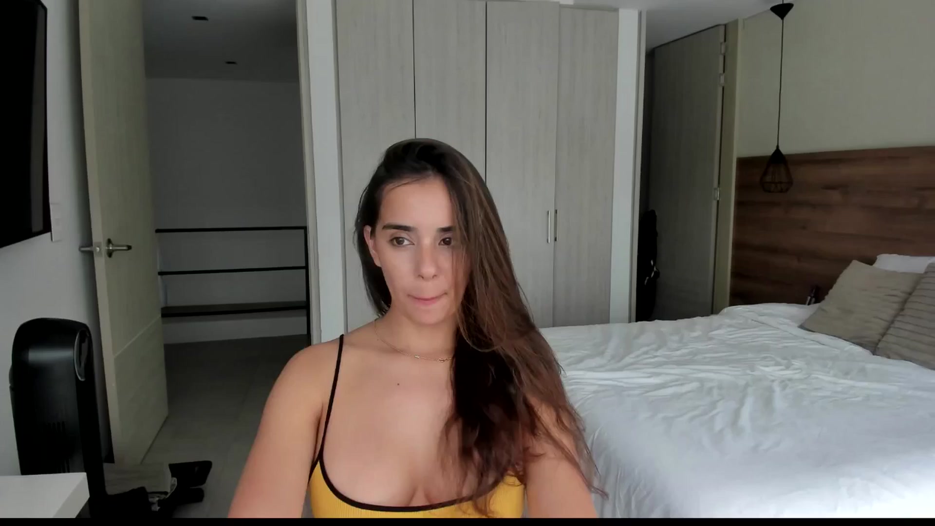 Gallery image thumbnail from kamikiss's myfreecams stream on, 05/29/2024, 17:52 image 16 of 20