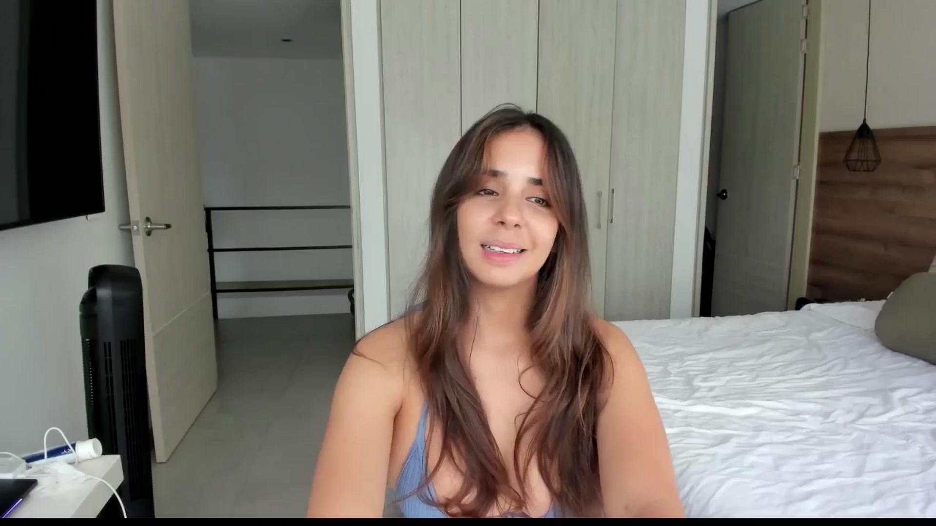 Gallery image thumbnail from kamikiss's myfreecams stream on, 06/07/2024, 19:46 image 3 of 20