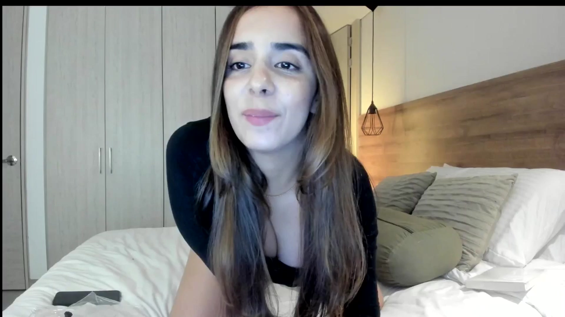 Gallery image thumbnail from kamikiss's myfreecams stream on, 03/13/2025, 24:09 image 16 of 20