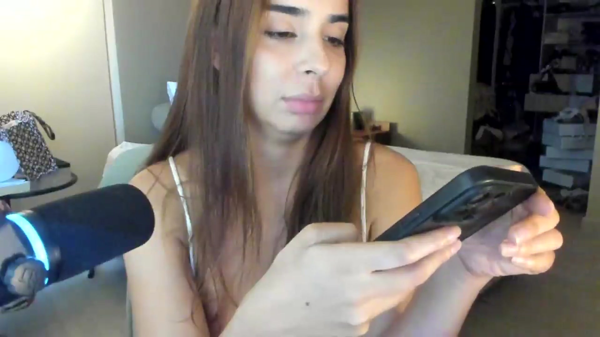 Gallery image thumbnail from kamikiss's myfreecams stream on, 06/04/2026, 21:41 image 16 of 20