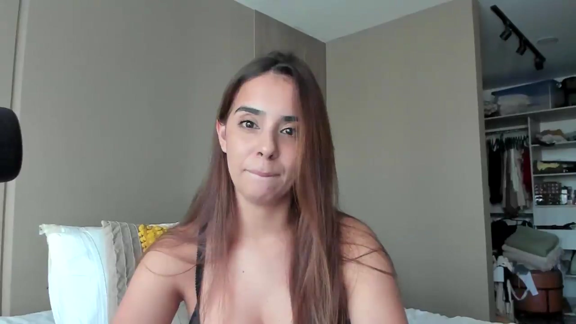 Gallery image thumbnail from kamikiss's myfreecams stream on, 06/25/2026, 21:58 image 9 of 20