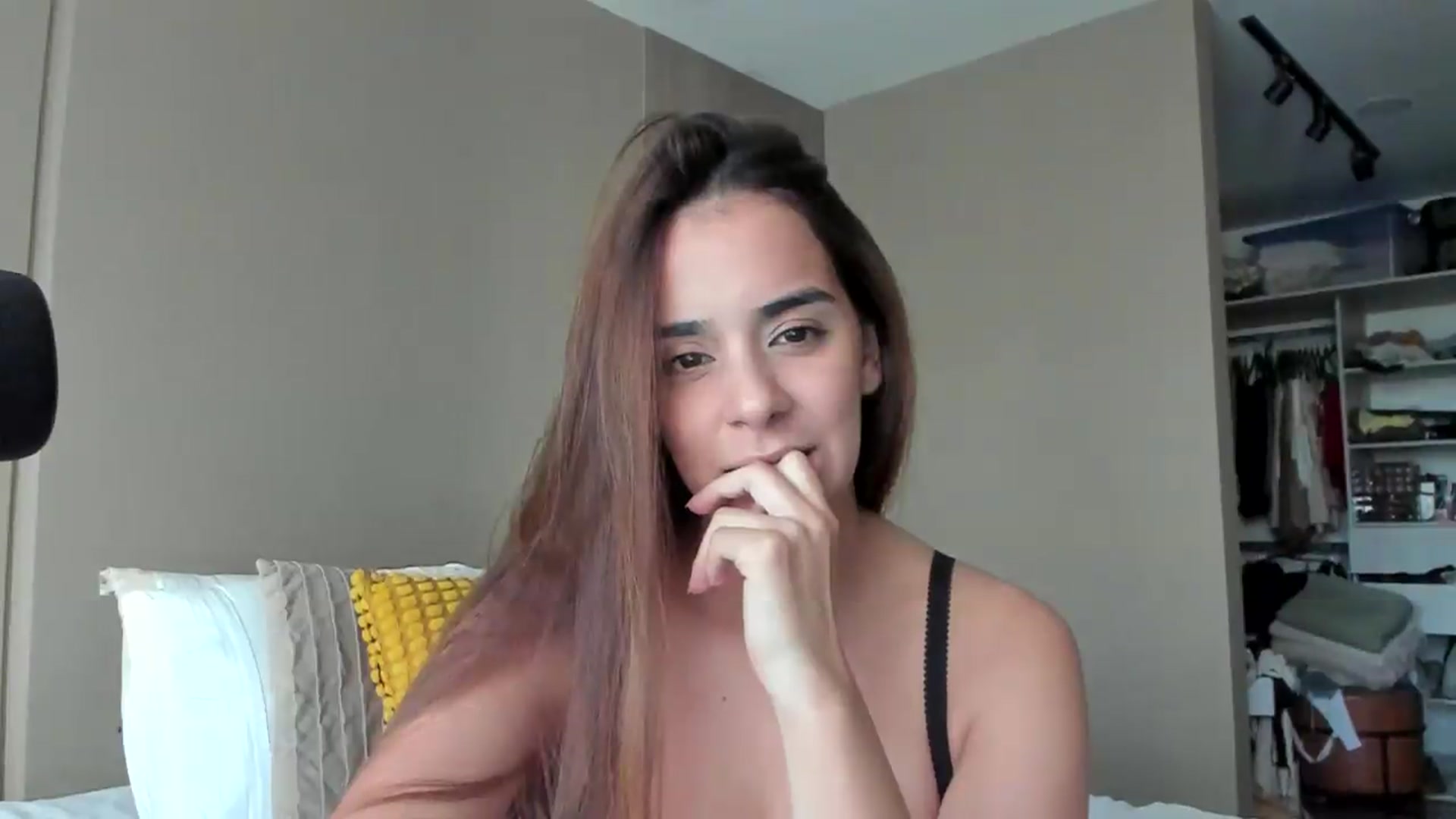 Gallery image thumbnail from kamikiss's myfreecams stream on, 06/25/2026, 21:58 image 14 of 20