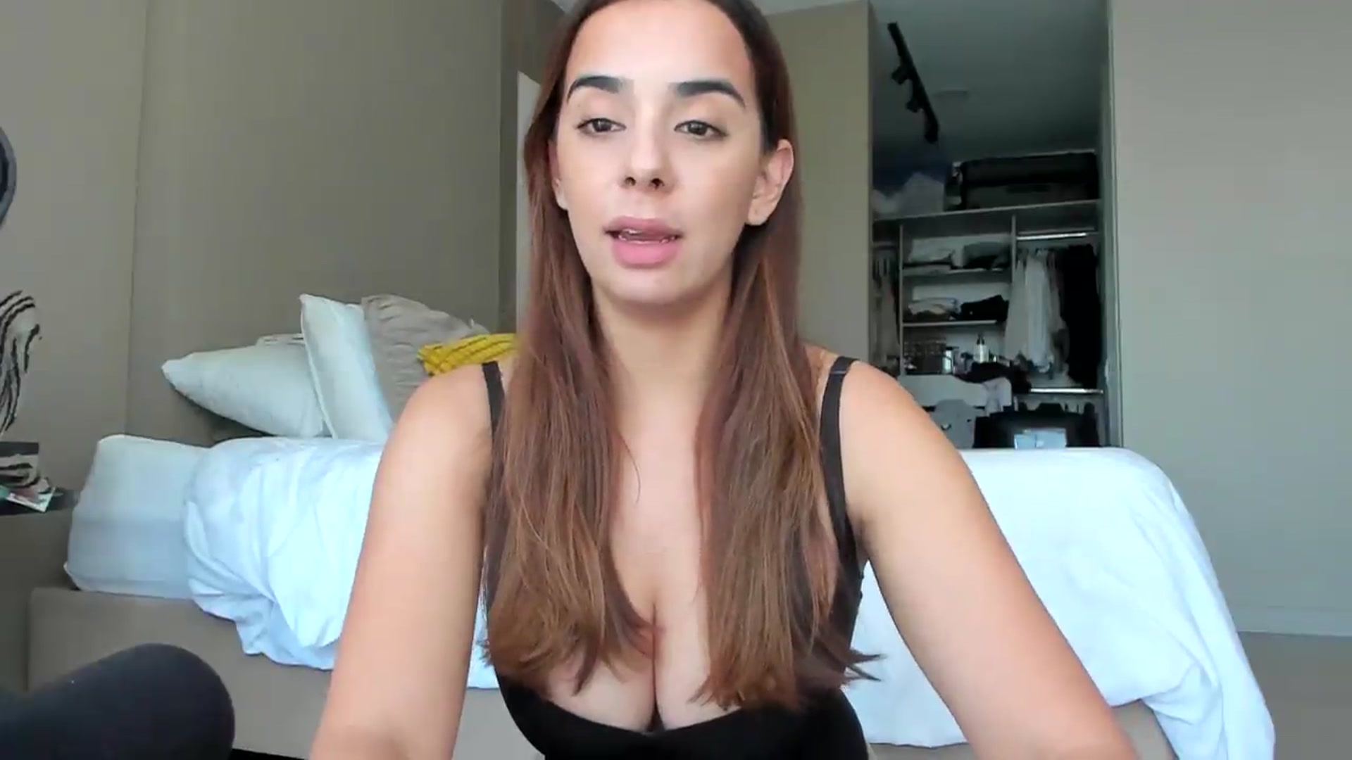 Gallery image thumbnail from kamikiss's myfreecams stream on, 06/28/2026, 16:11 image 16 of 20