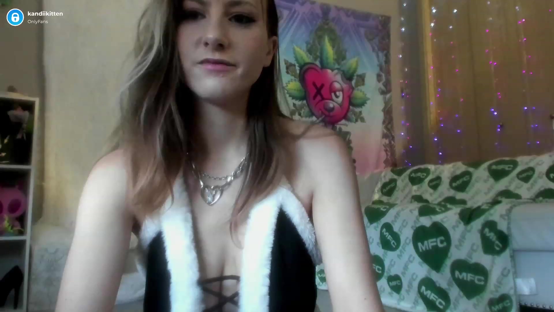 Gallery image thumbnail from kandiikitten's myfreecams stream on, 12/01/2022, 16:42 image 7 of 20