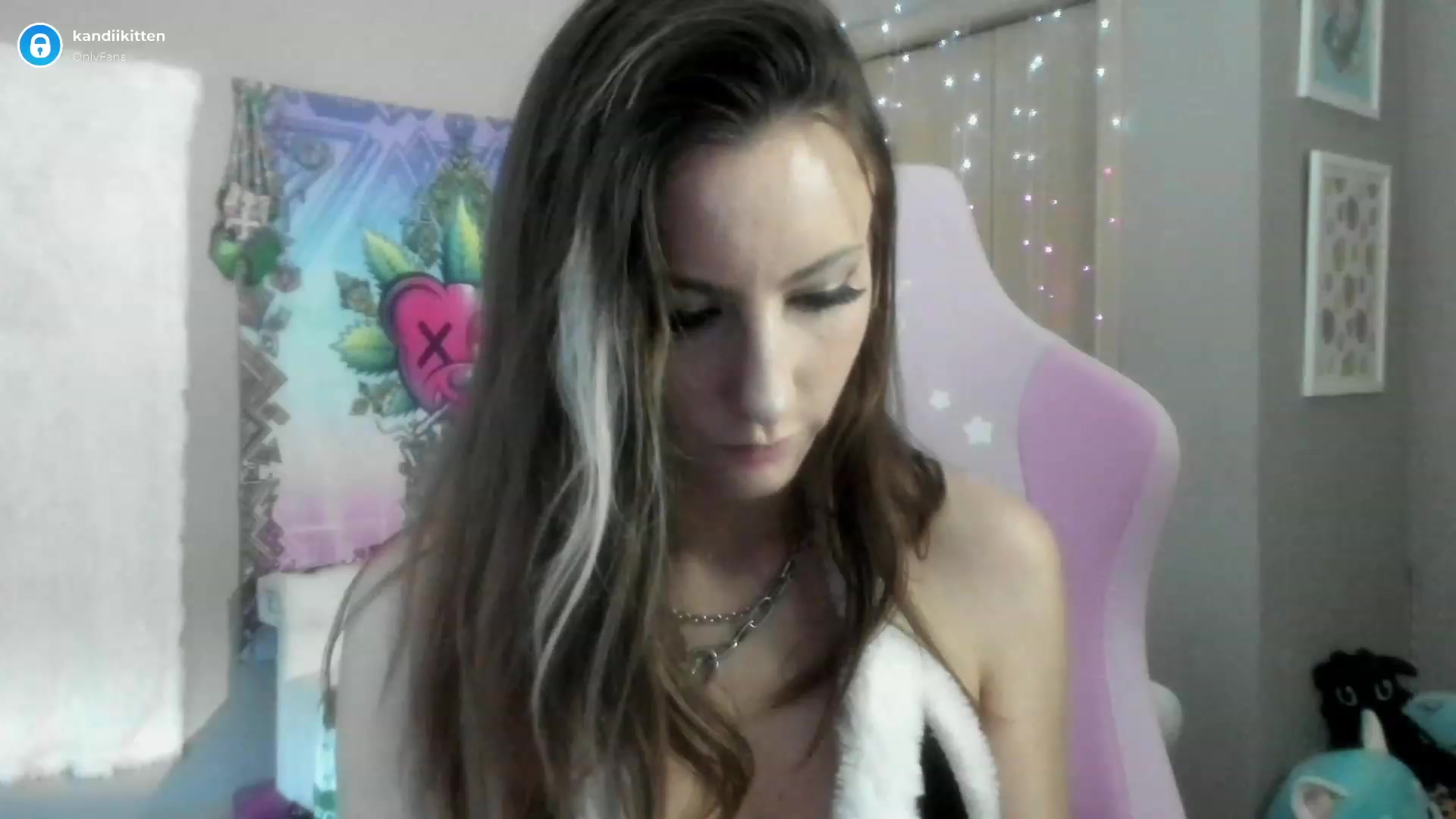 Gallery image thumbnail from kandiikitten's myfreecams stream on, 12/01/2022, 16:42 image 17 of 20