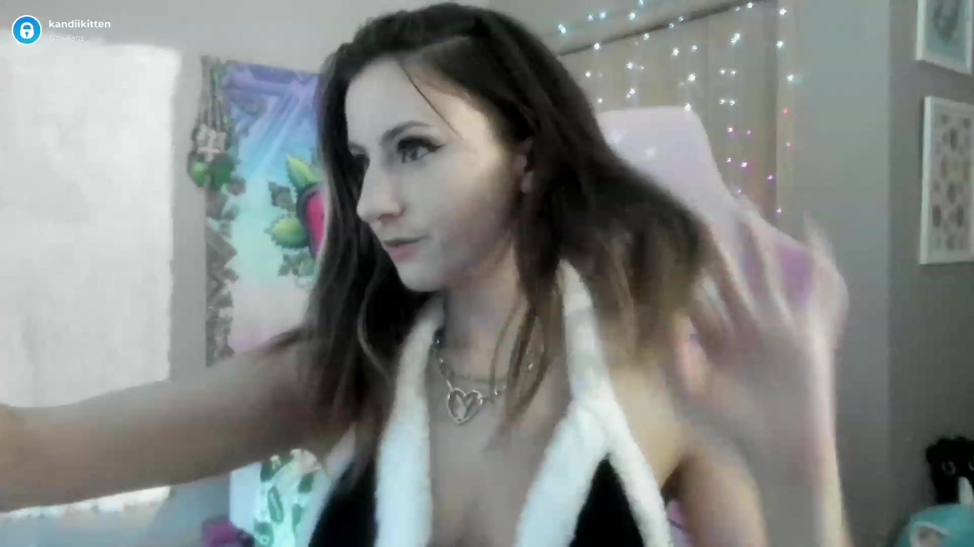 Gallery image thumbnail from kandiikitten's myfreecams stream on, 12/01/2022, 16:42 image 14 of 20