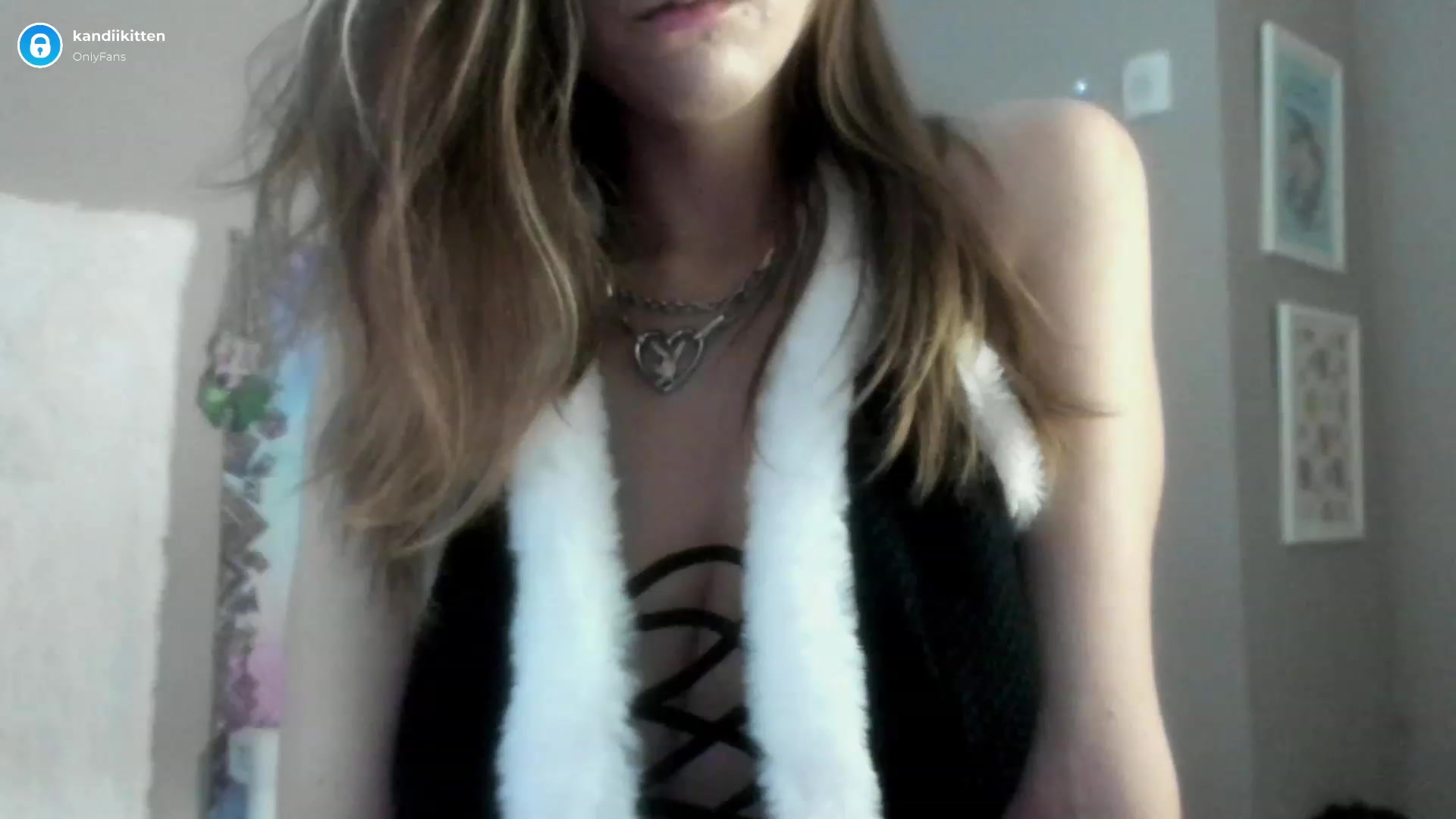 Gallery image thumbnail from kandiikitten's myfreecams stream on, 12/01/2022, 16:55 image 15 of 20