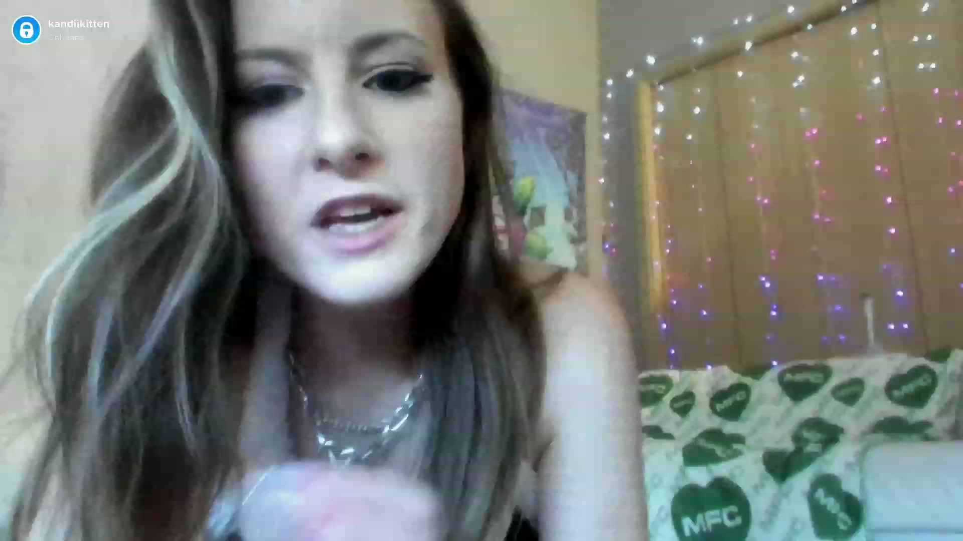 Gallery image thumbnail from kandiikitten's myfreecams stream on, 12/01/2022, 16:55 image 18 of 20