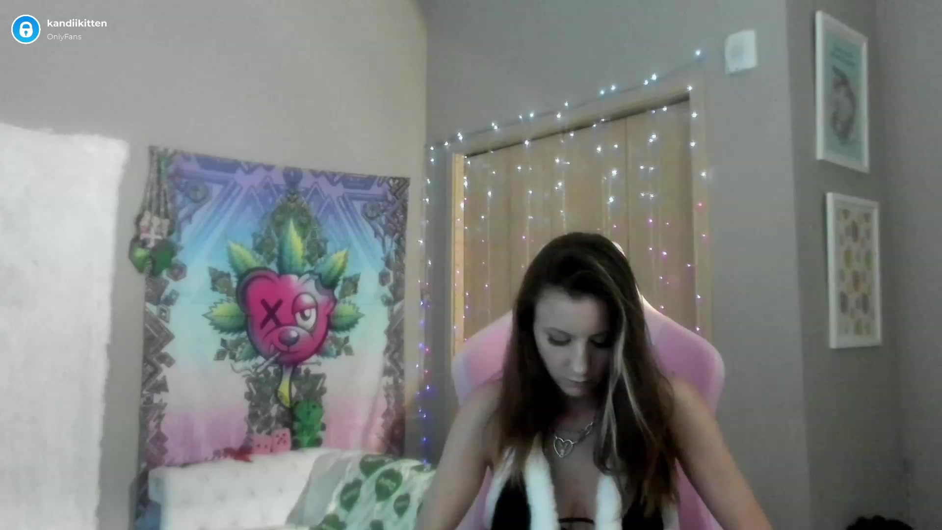 Gallery image thumbnail from kandiikitten's myfreecams stream on, 12/01/2022, 16:55 image 11 of 20