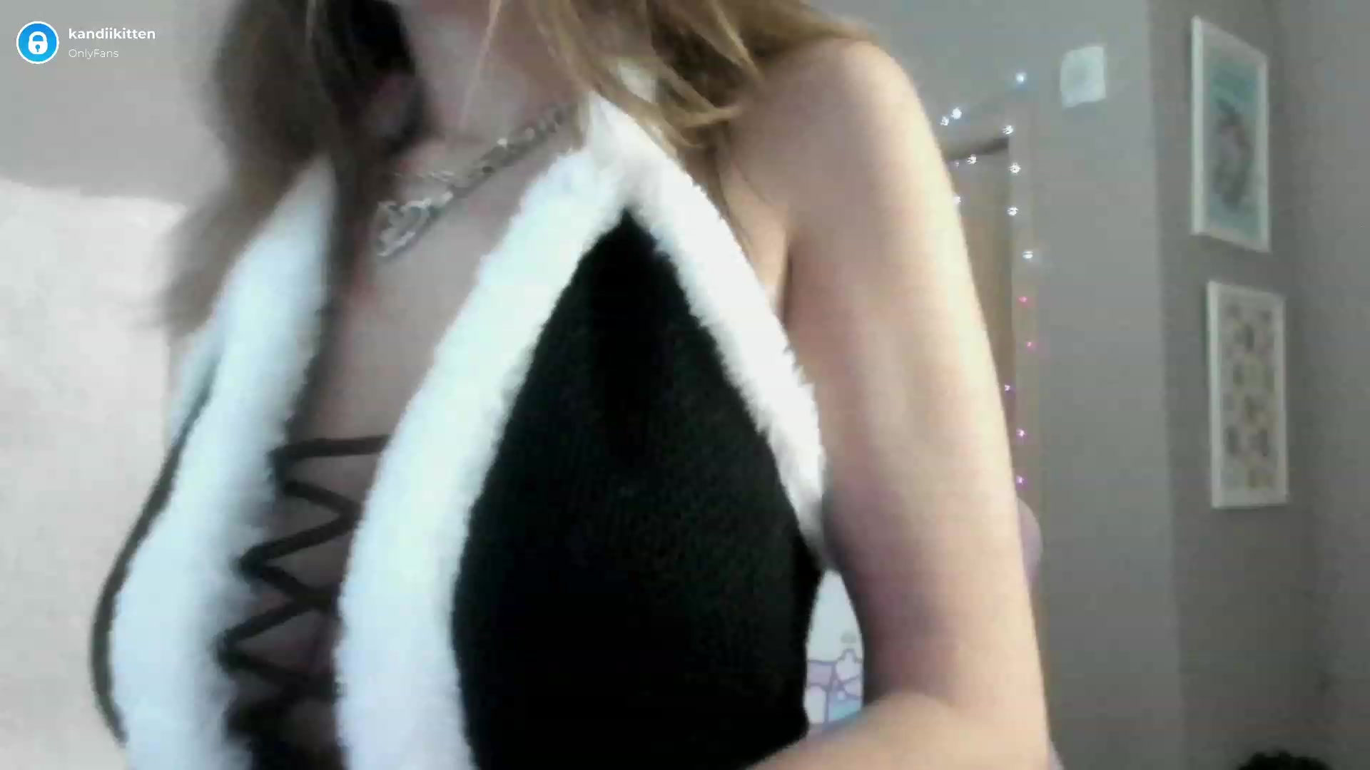 Gallery image thumbnail from kandiikitten's myfreecams stream on, 12/01/2022, 16:55 image 9 of 20