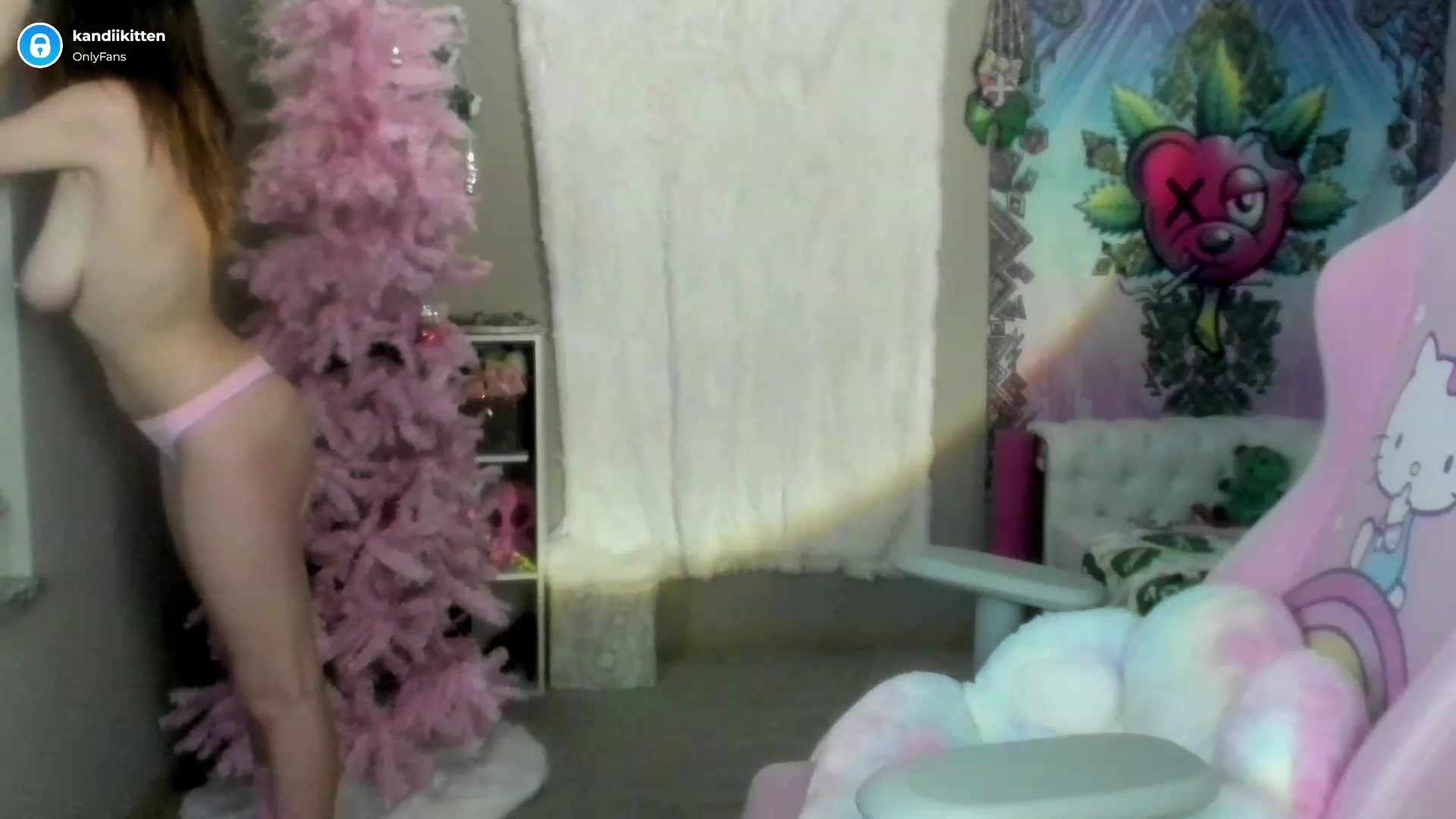 Gallery image thumbnail from kandiikitten's myfreecams stream on, 12/07/2022, 13:13 image 20 of 20