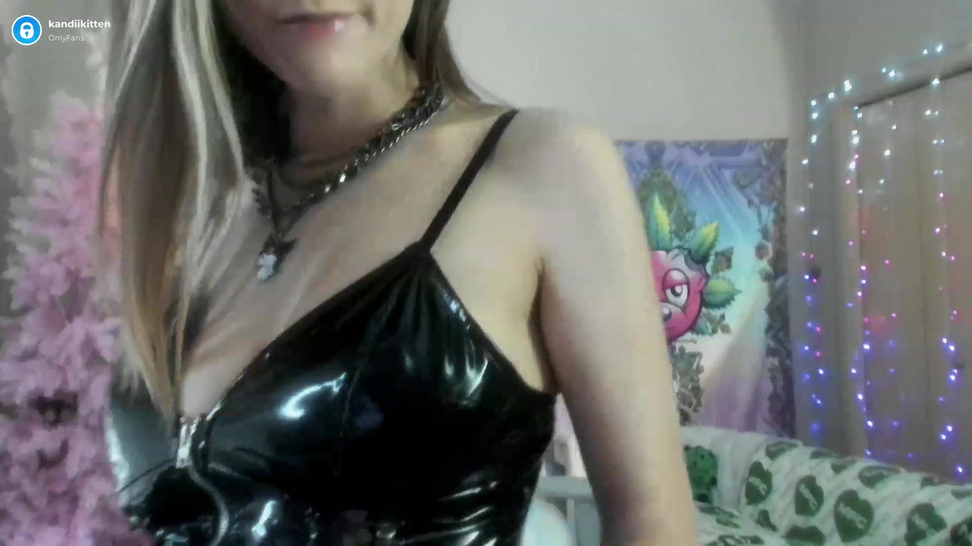 Gallery image thumbnail from kandiikitten's myfreecams stream on, 12/11/2022, 19:26 image 16 of 20