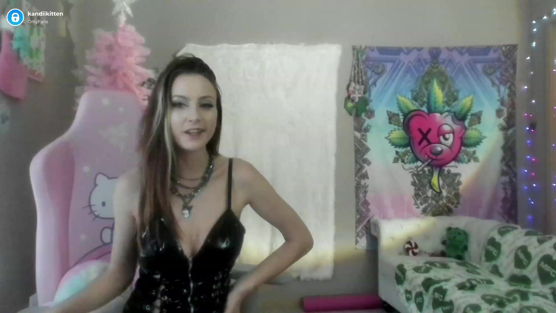 Gallery image thumbnail from kandiikitten's myfreecams stream on, 12/11/2022, 19:26 image 13 of 20