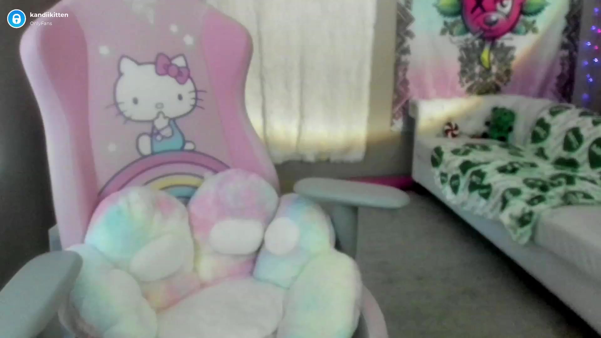 Gallery image thumbnail from kandiikitten's myfreecams stream on, 12/11/2022, 19:26 image 10 of 20