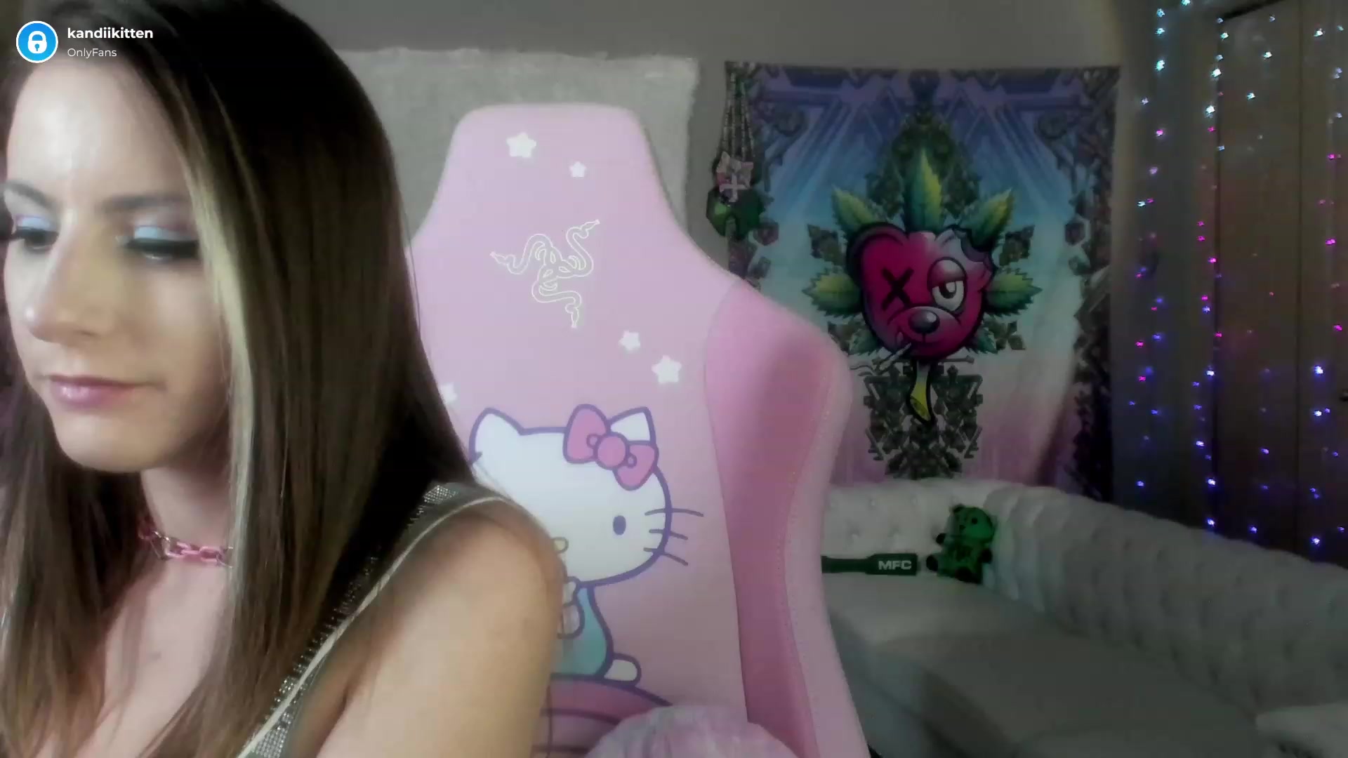 Gallery image thumbnail from kandiikitten's myfreecams stream on, 12/20/2022, 11:02 image 2 of 20