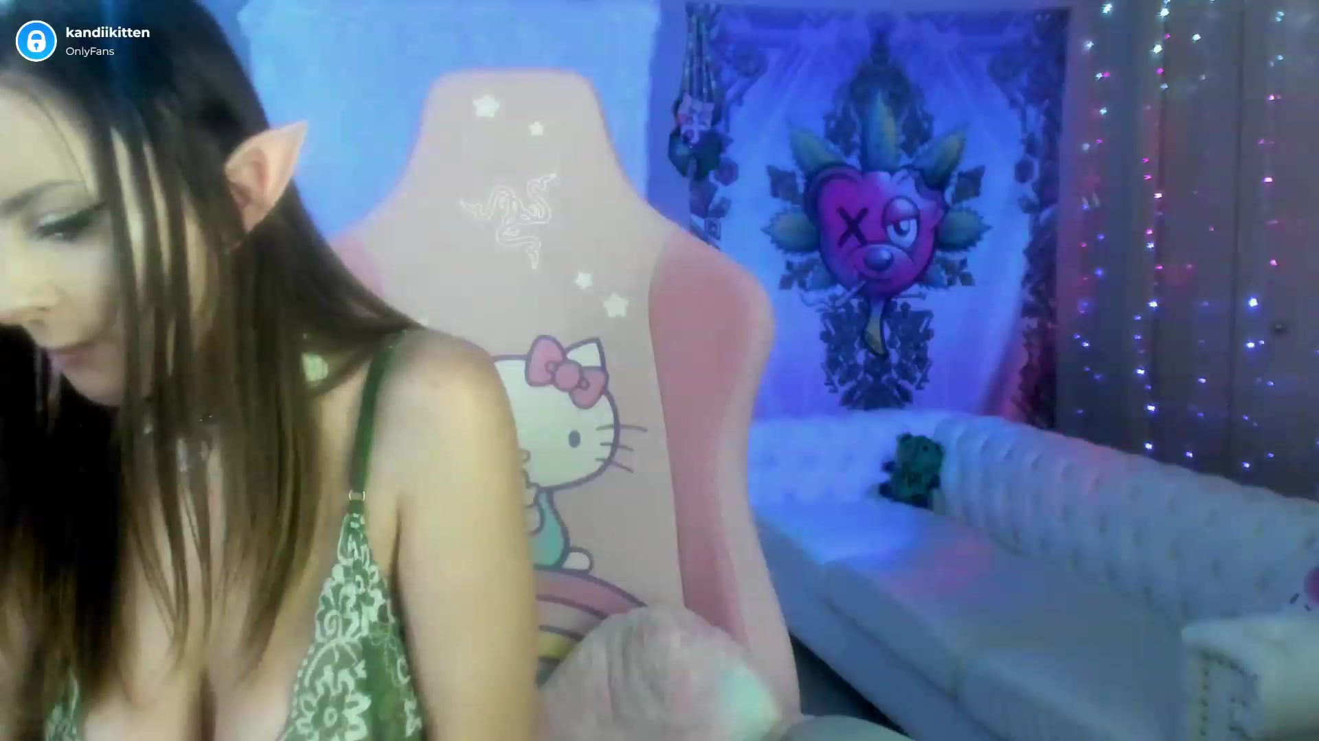 Gallery image thumbnail from kandiikitten's myfreecams stream on, 12/22/2022, 02:51 image 15 of 20