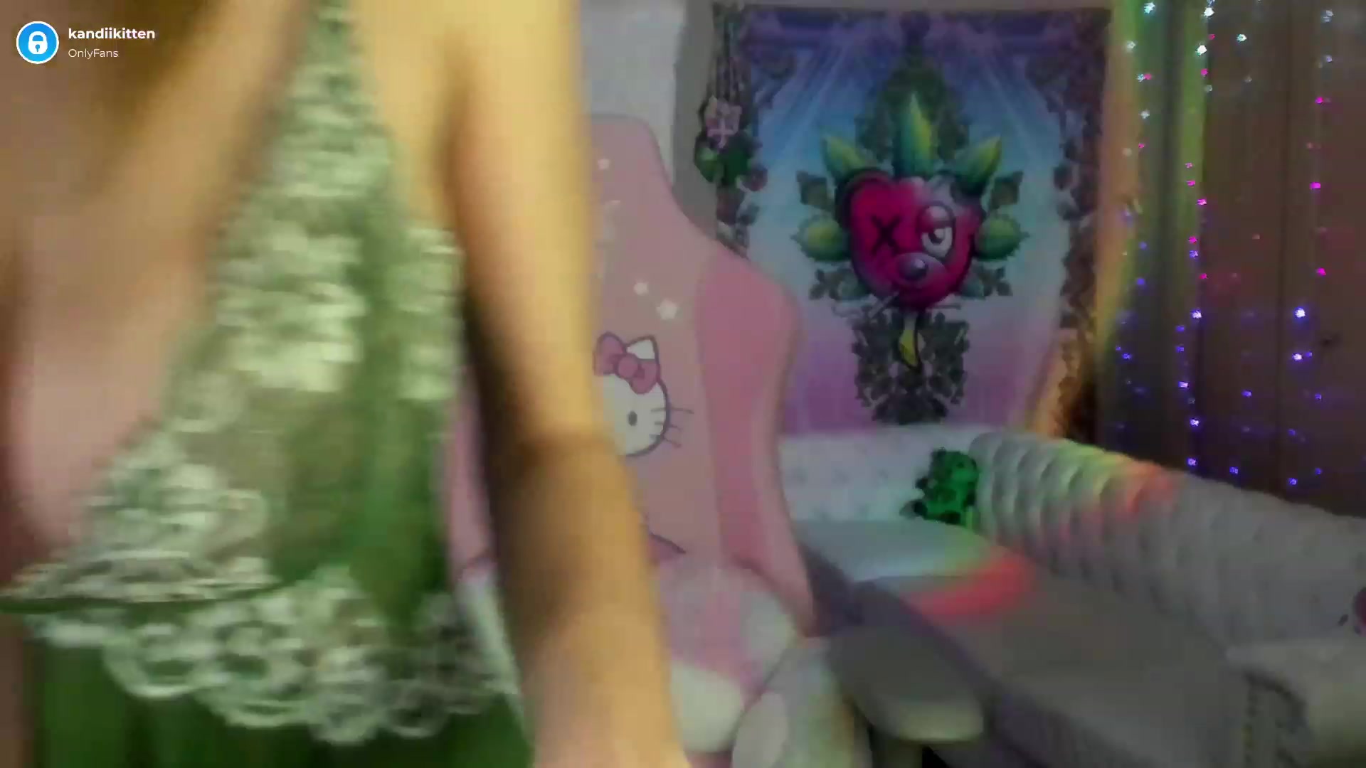 Gallery image thumbnail from kandiikitten's myfreecams stream on, 12/22/2022, 02:51 image 14 of 20
