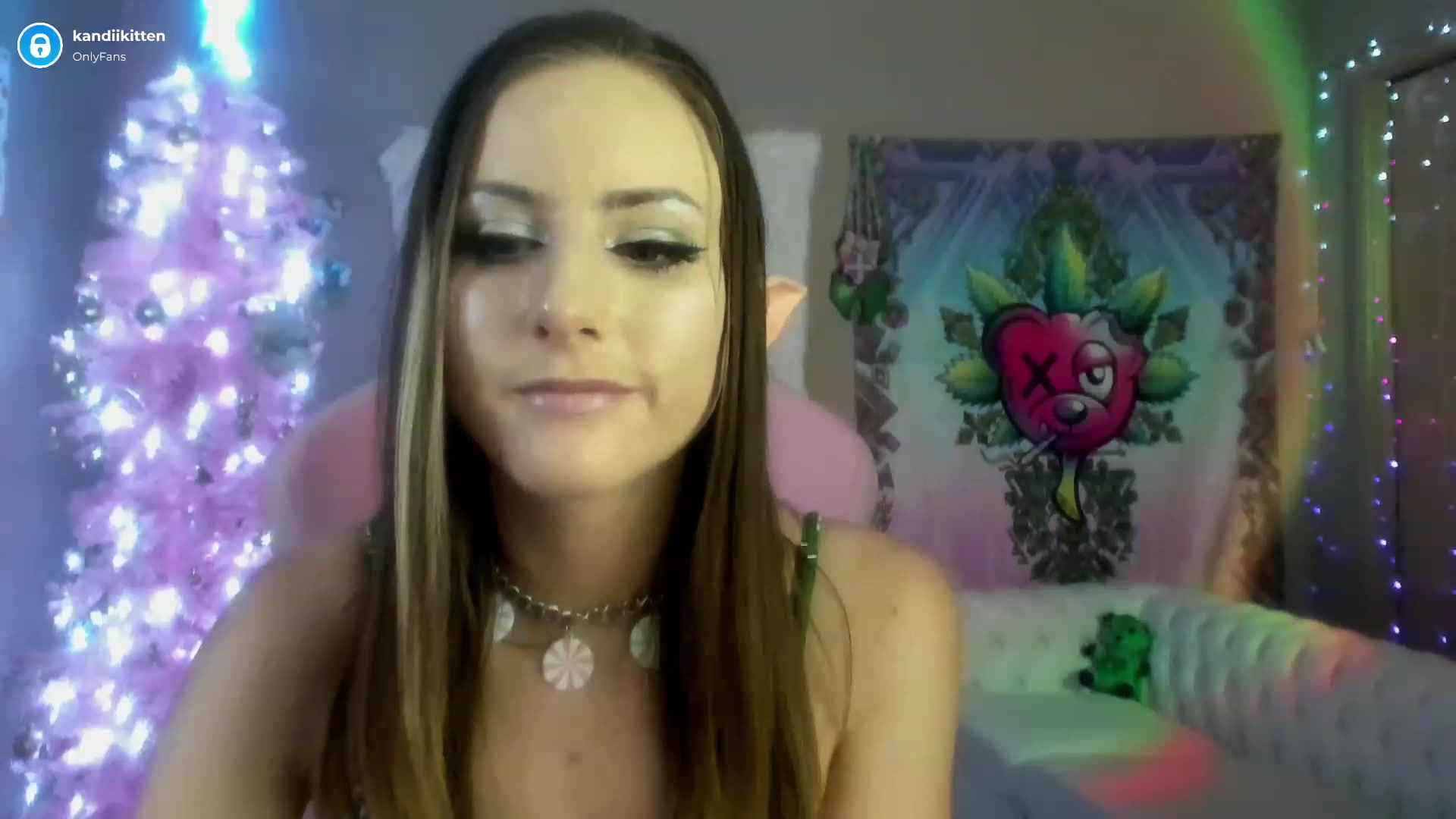 Gallery image thumbnail from kandiikitten's myfreecams stream on, 12/22/2022, 02:51 image 6 of 20