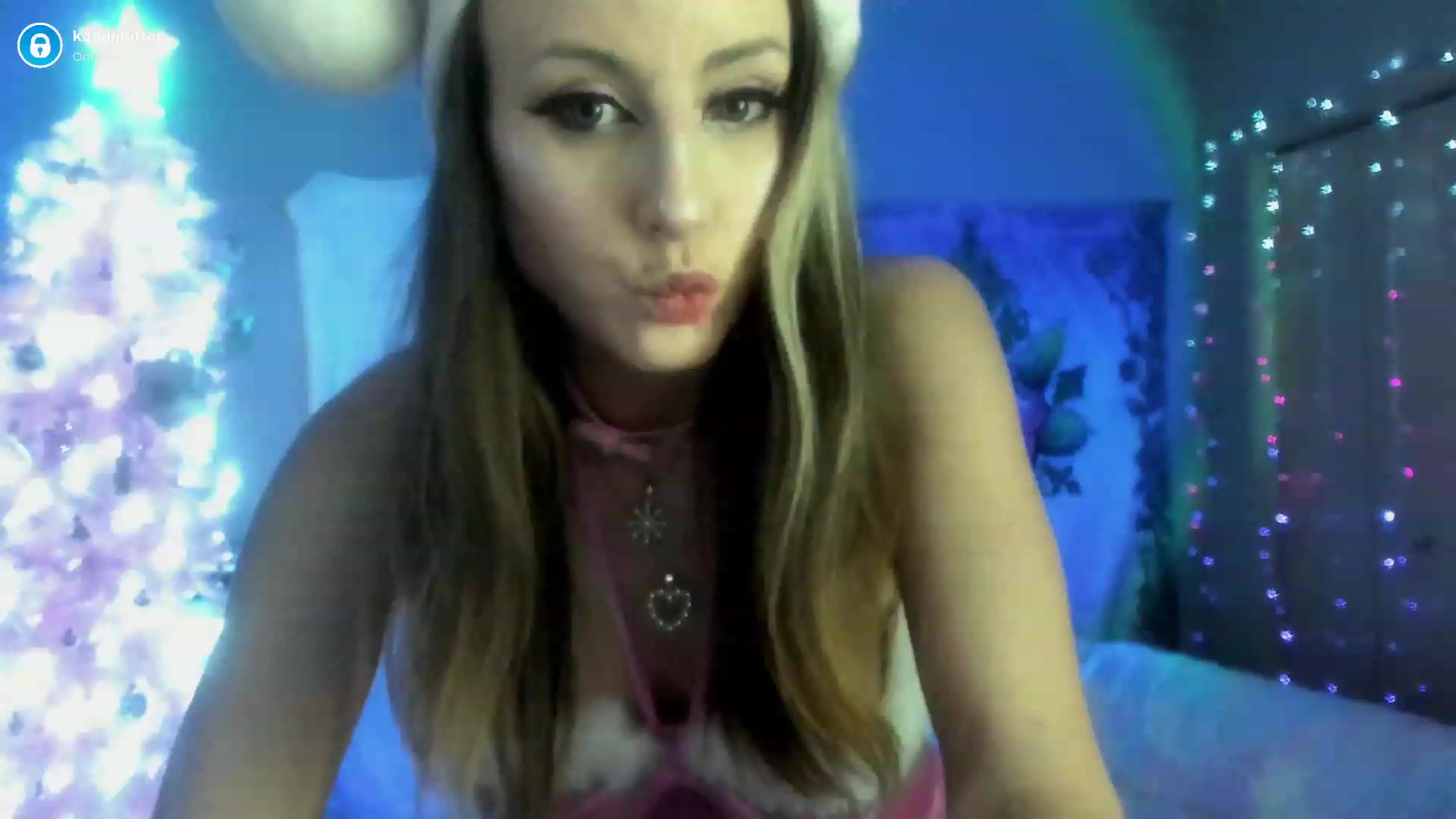 Gallery image thumbnail from kandiikitten's myfreecams stream on, 12/26/2022, 03:28 image 1 of 20