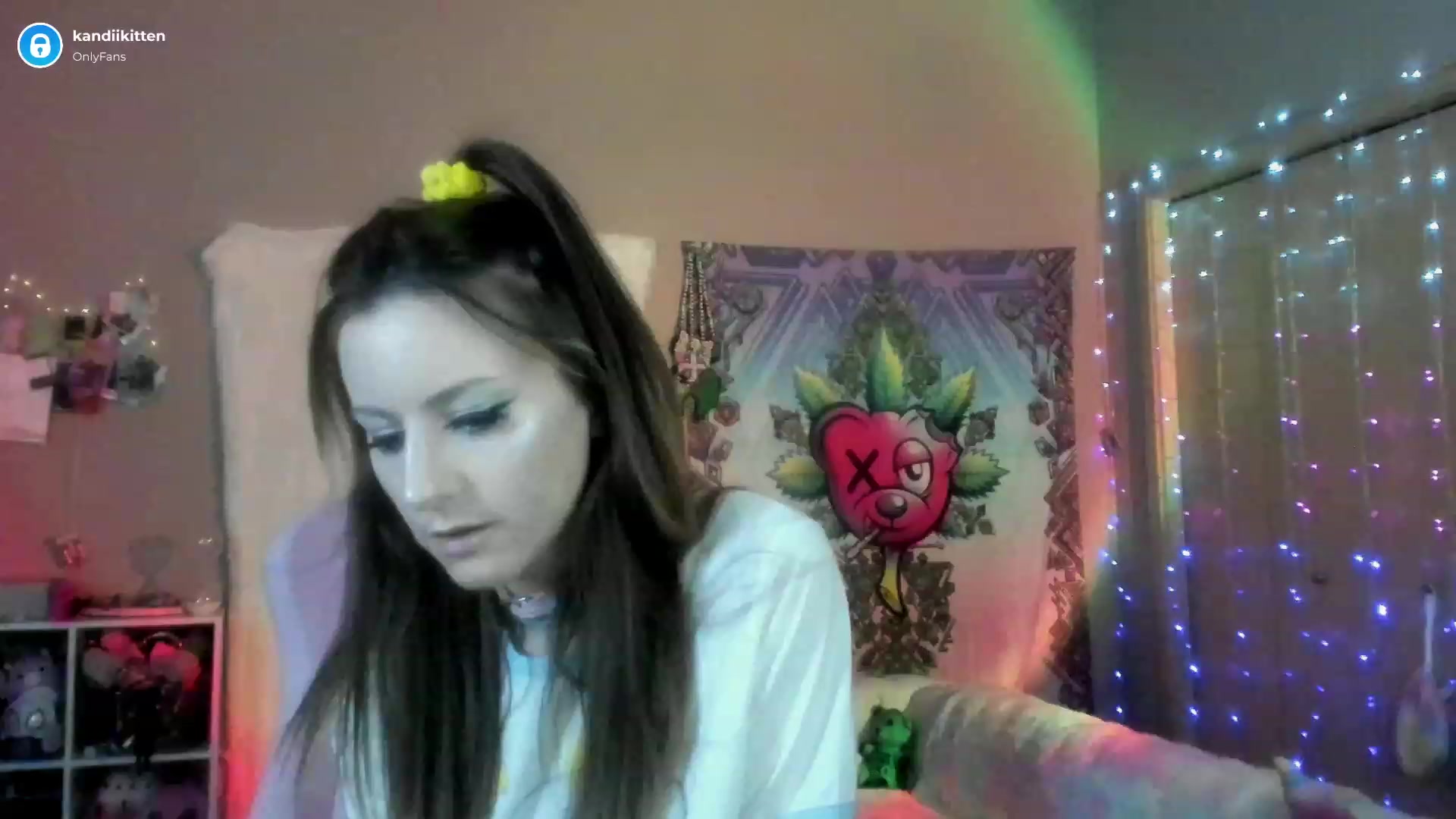Gallery image thumbnail from kandiikitten's myfreecams stream on, 12/29/2022, 02:36 image 13 of 20