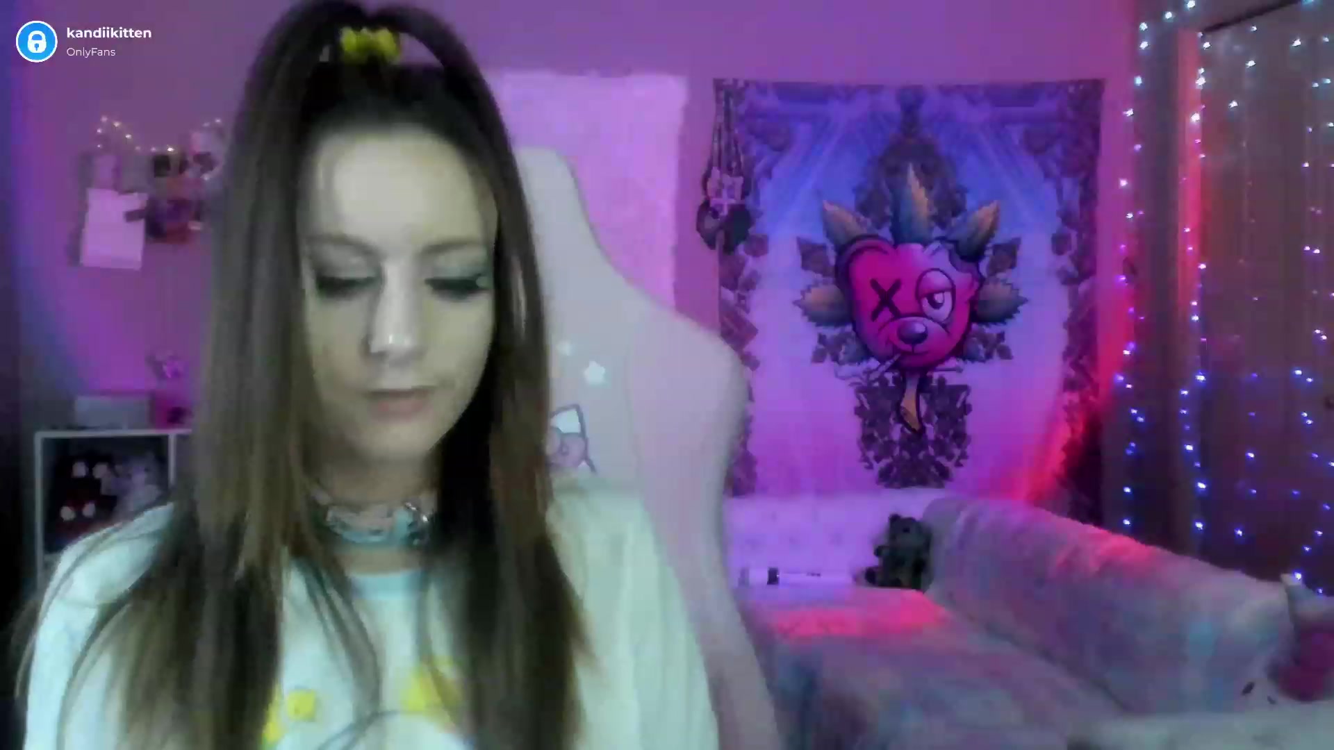 Gallery image thumbnail from kandiikitten's myfreecams stream on, 12/29/2022, 02:36 image 18 of 20