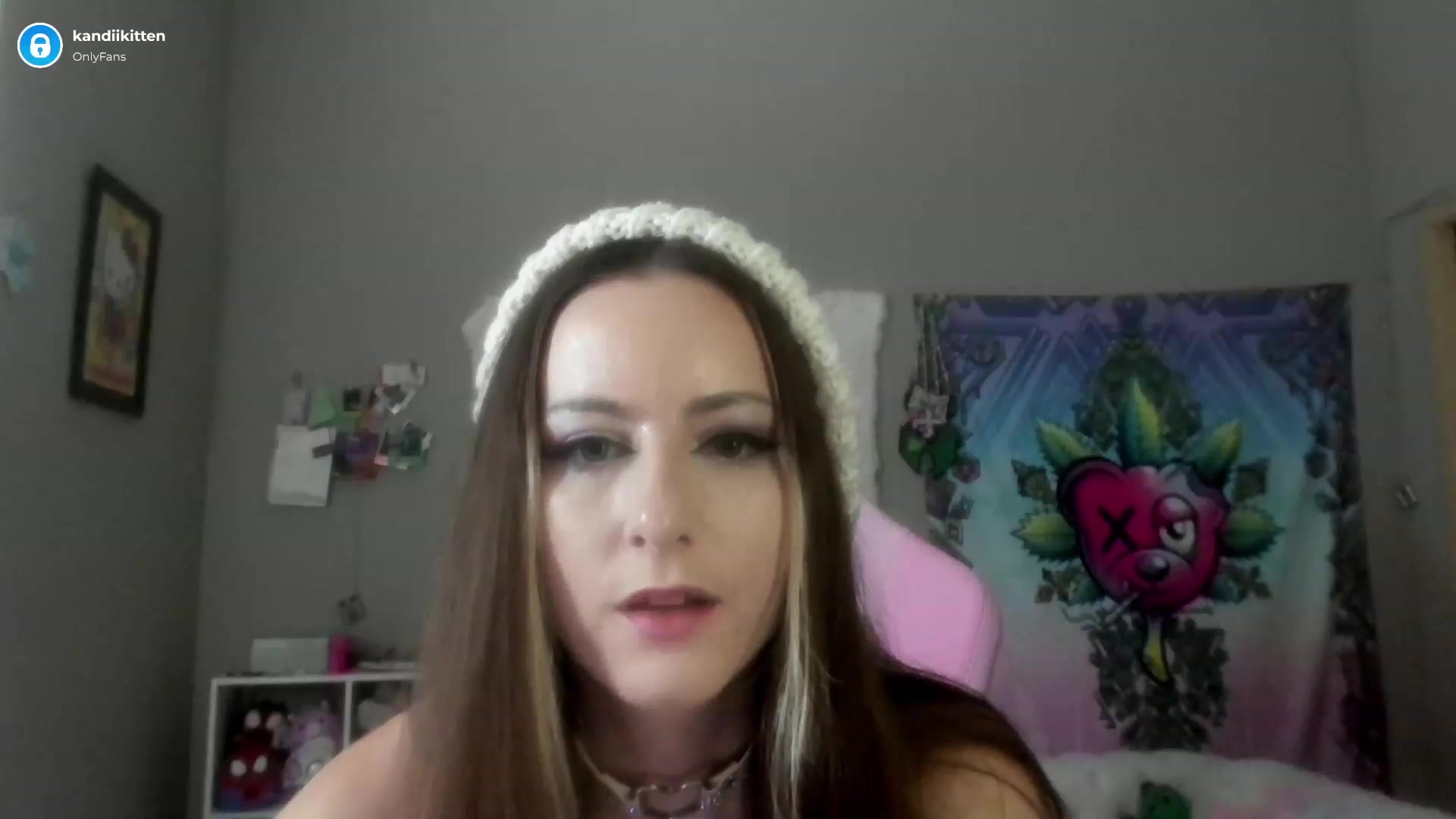 Gallery image thumbnail from kandiikitten's myfreecams stream on, 12/29/2022, 18:34 image 15 of 20